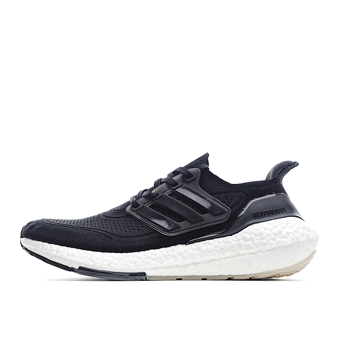 G5 阿迪达斯 Adidas UB7.0 爆米花 前凸后翘的adidas ultra boost 2021系列正式曝光，新一代的ulrtra boost 21在中底的部分添加了更多的boost材质面积，除了部分标志性的细节处外，这次更新的款式以前凸后翘的流线型呈现。中底的支撑片也变成了造型奇特的U型，鞋子设计十分有速度感。