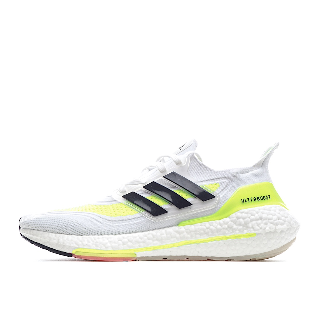 G5 阿迪达斯 Adidas UB7.0 爆米花 前凸后翘的adidas ultra boost 2021系列正式曝光，新一代的ulrtra boost 21在中底的部分添加了更多的boost材质面积，除了部分标志性的细节处外，这次更新的款式以前凸后翘的流线型呈现。中底的支撑片也变成了造型奇特的U型，鞋子设计十分有速度感。