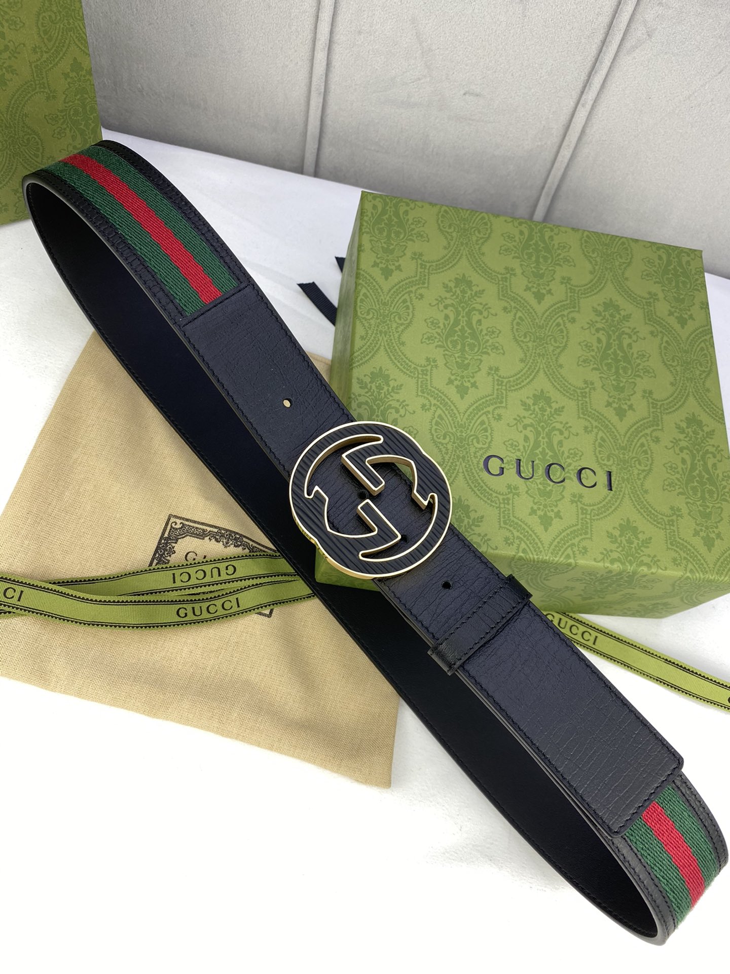 原单 宽度4.0cm GUCCI 经典帆布织带腰带，配以织纹皮质滚边和双G原单钢扣。绿色/红色/绿色棉质帆布编织腰带，配以黑色头层牛皮