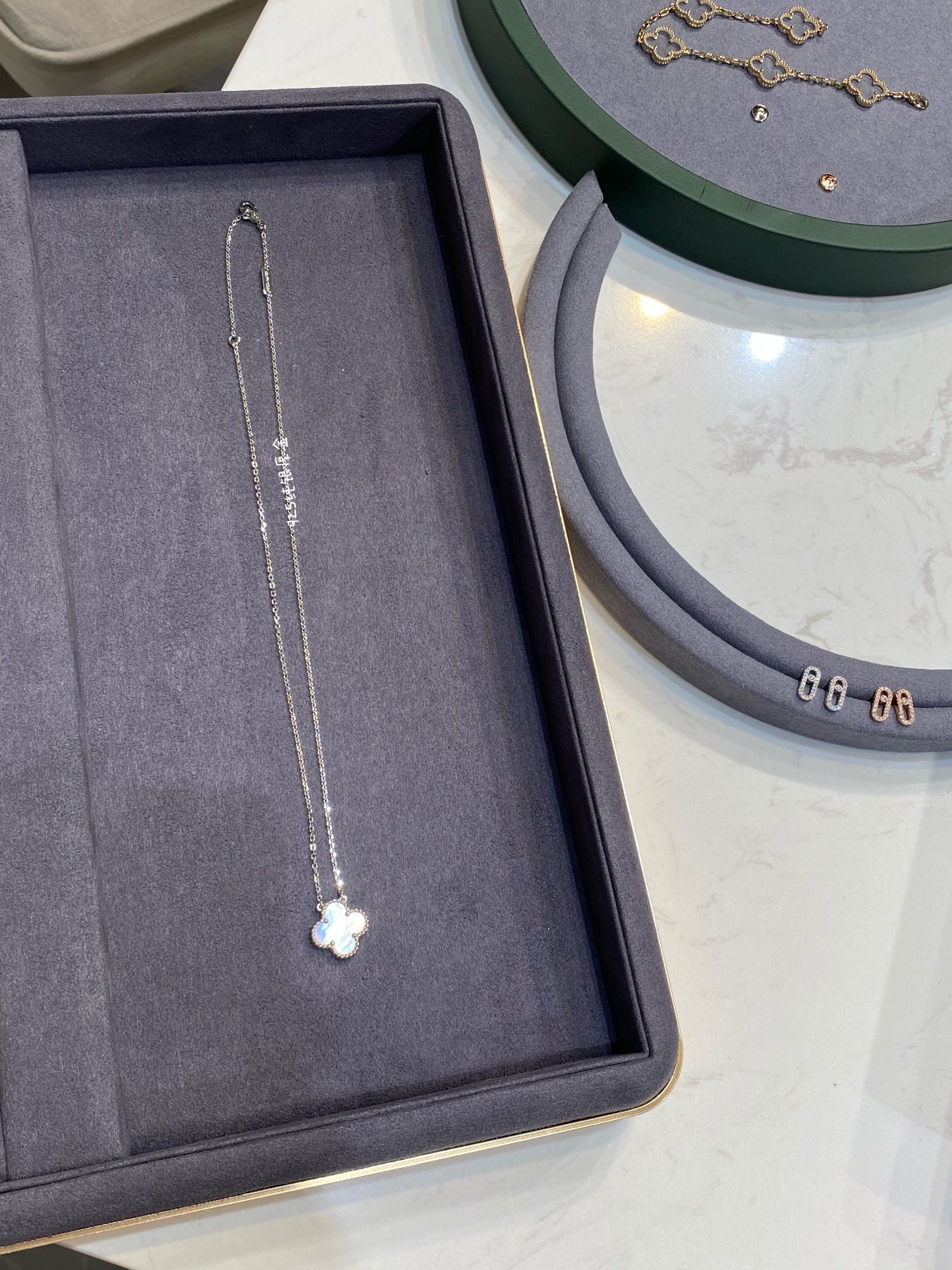 NO:634170,Silver white shell, new color rose pink, all in stock 88230, Cardia high-end jewelry19860909银色白贝 新色玫粉 都有现货88230,,卡迪亚高端饰品,Jewelry