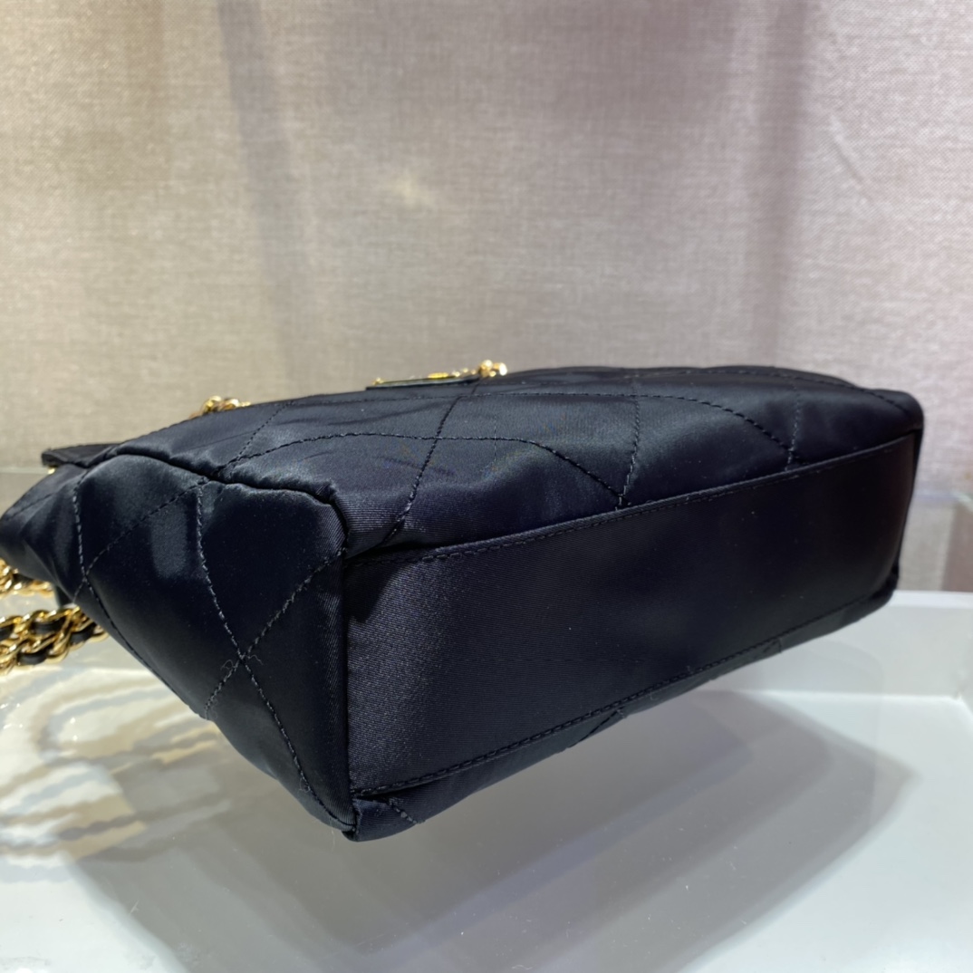 PRADA普拉达Vintage中古链条菱格流浪包1BD627