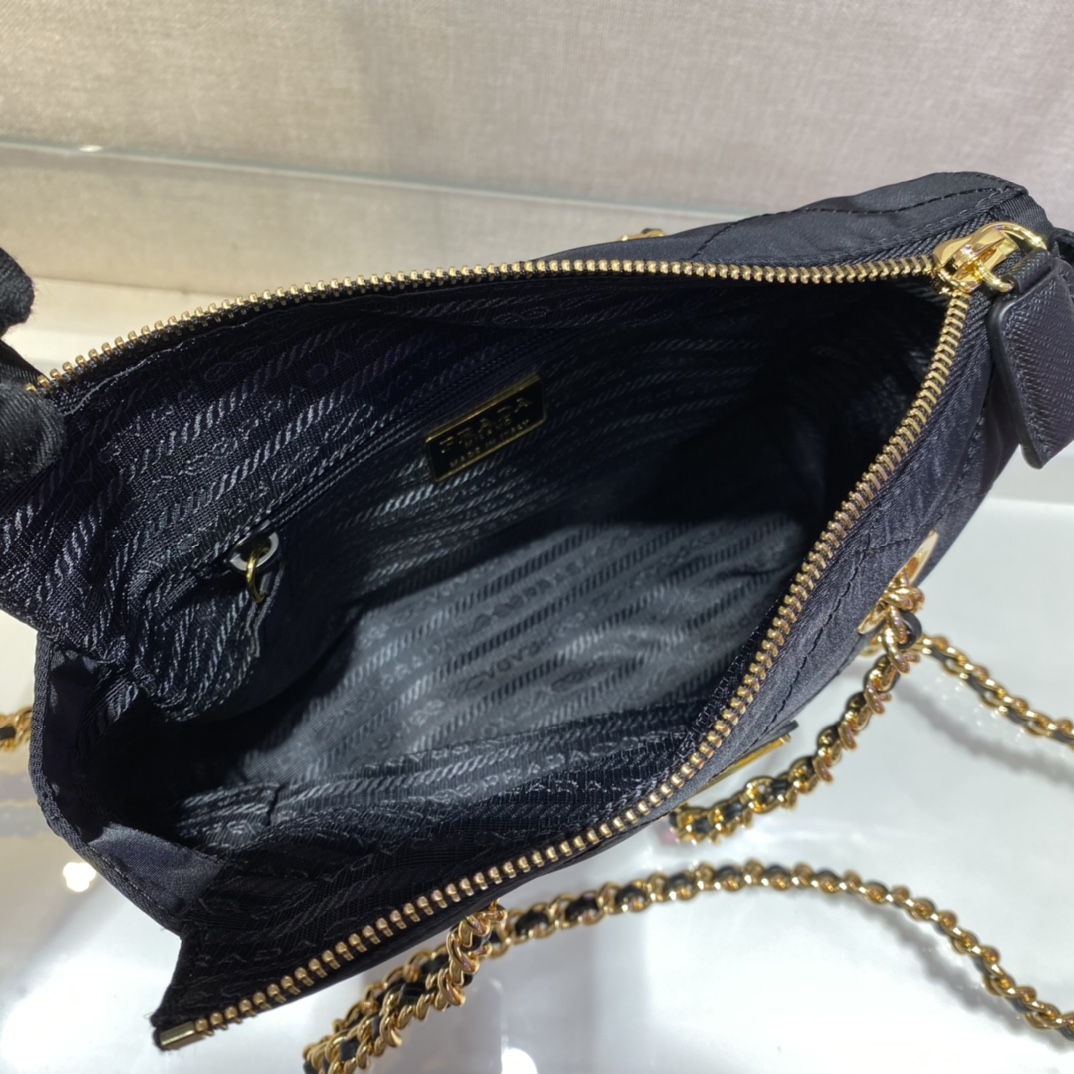 PRADA普拉达Vintage中古链条菱格流浪包1BD627