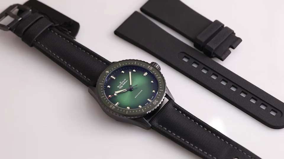 [Blancpain Watches]Line decoration captures light and refracts brilliance Deep