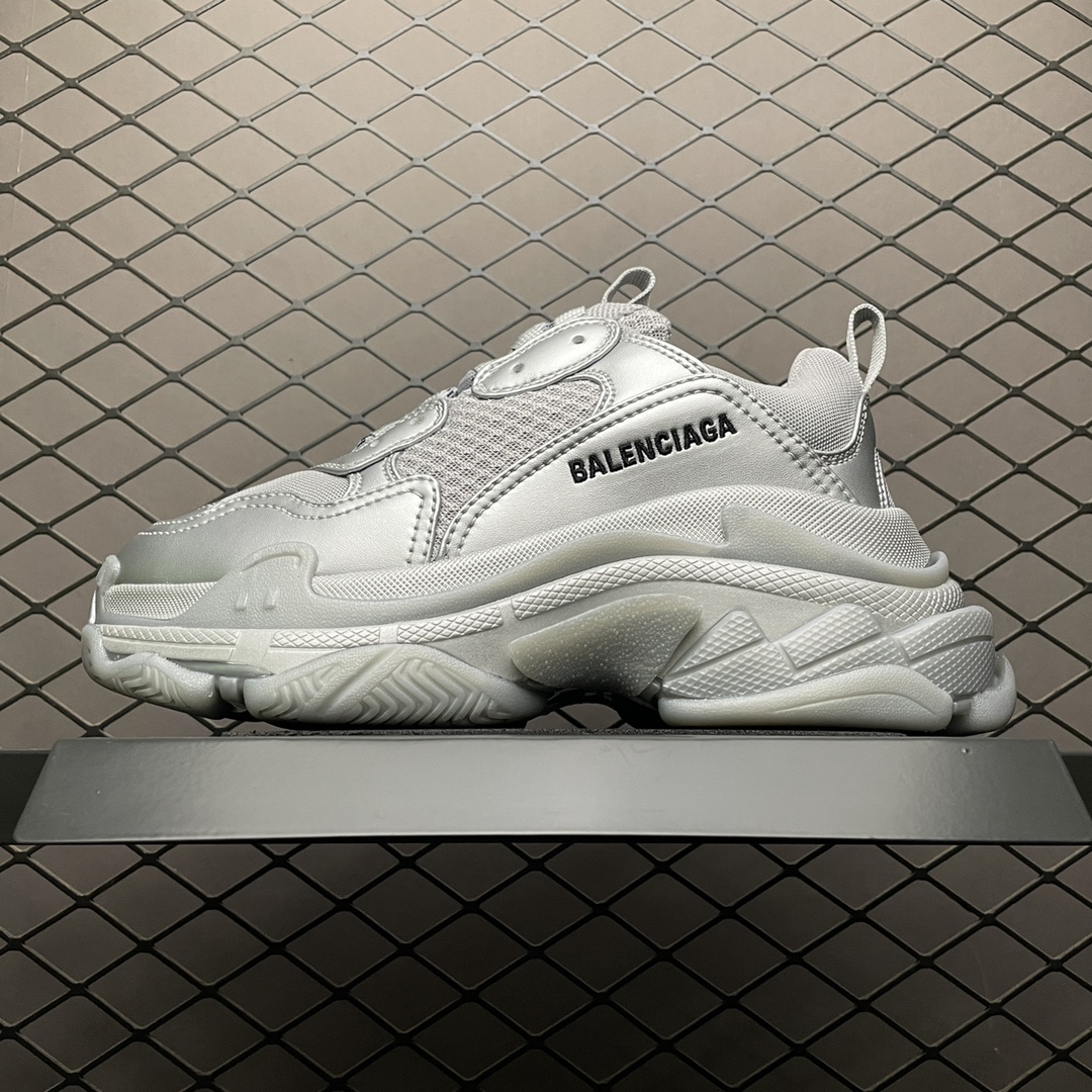 390 Balenciaga 巴黎世家 Triple S 复古老爹鞋 官方原配套鞋盒