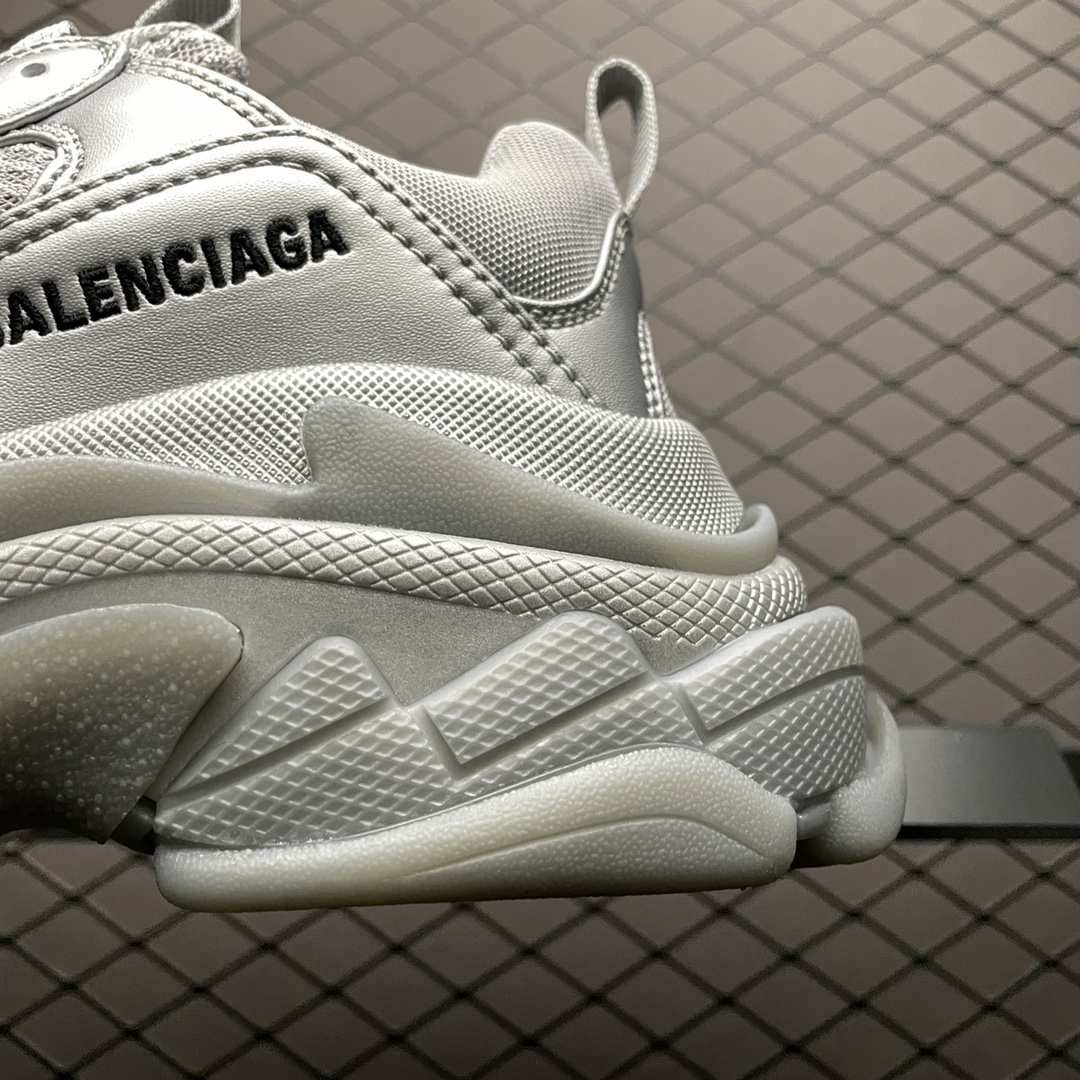 390 Balenciaga 巴黎世家 Triple S 复古老爹鞋 官方原配套鞋盒