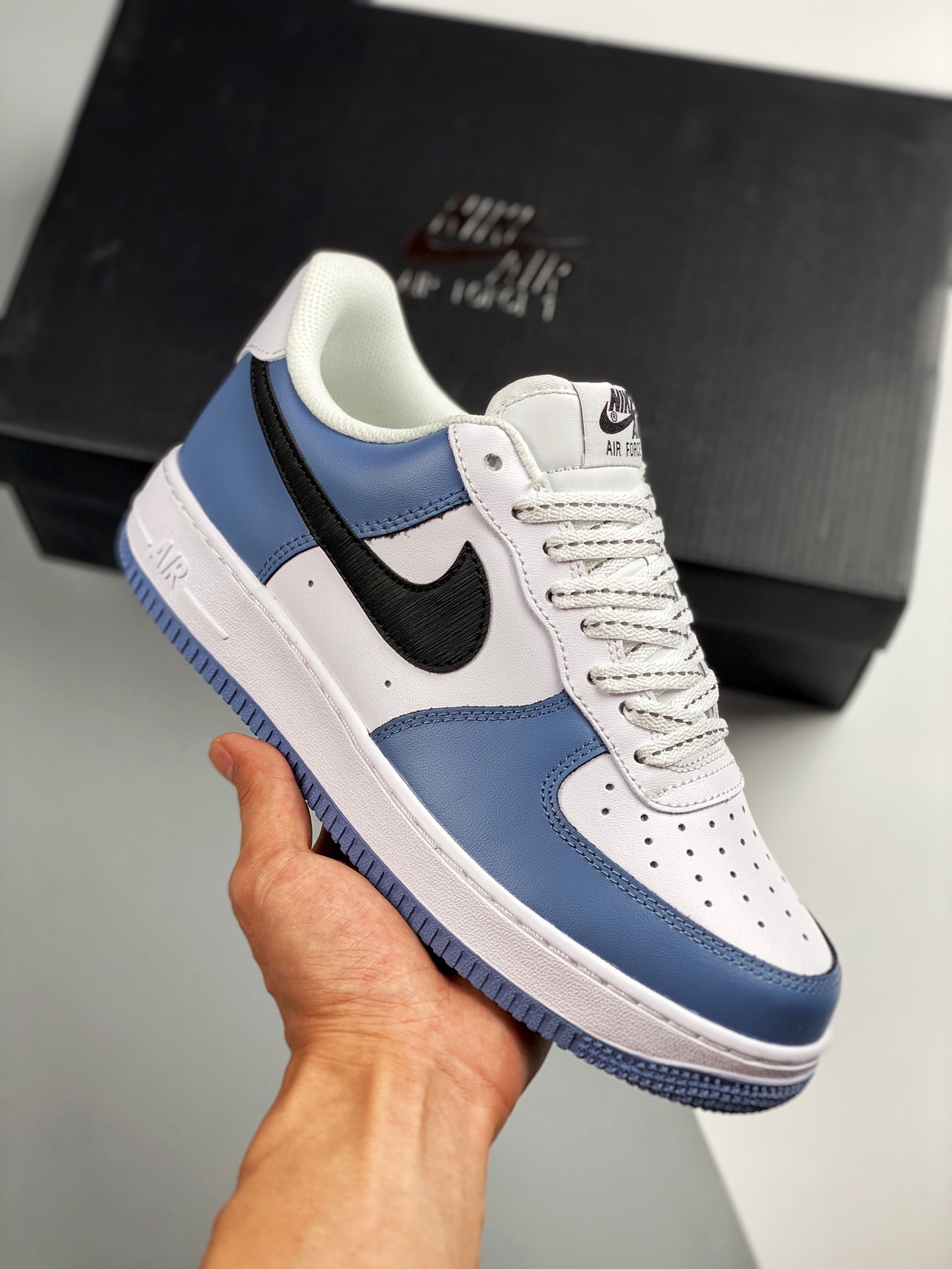 Nike Air Force 1 '07 blanco, azul y negro, horma original y plantilla original, estilo auténtico de Air Force, enfocado…