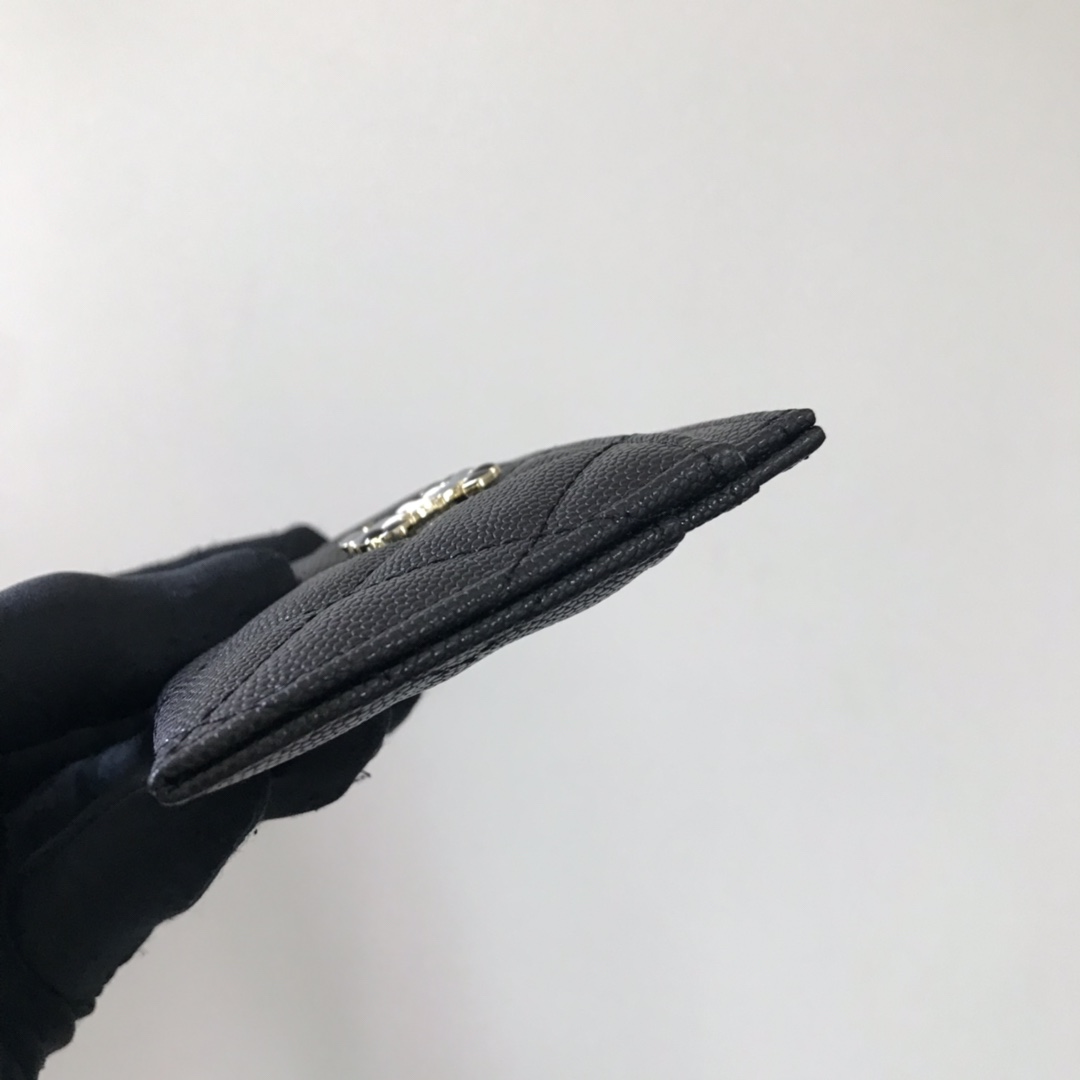 Chanel 卡包菱格纹路 搭配最新款luogo 细节美到淋漓尽致、全套包装 尺寸：11×7.5×1cm