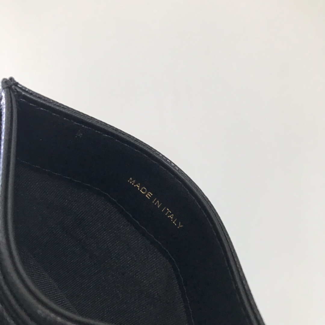 Chanel 卡包菱格纹路 搭配最新款luogo 细节美到淋漓尽致、全套包装 尺寸：11×7.5×1cm
