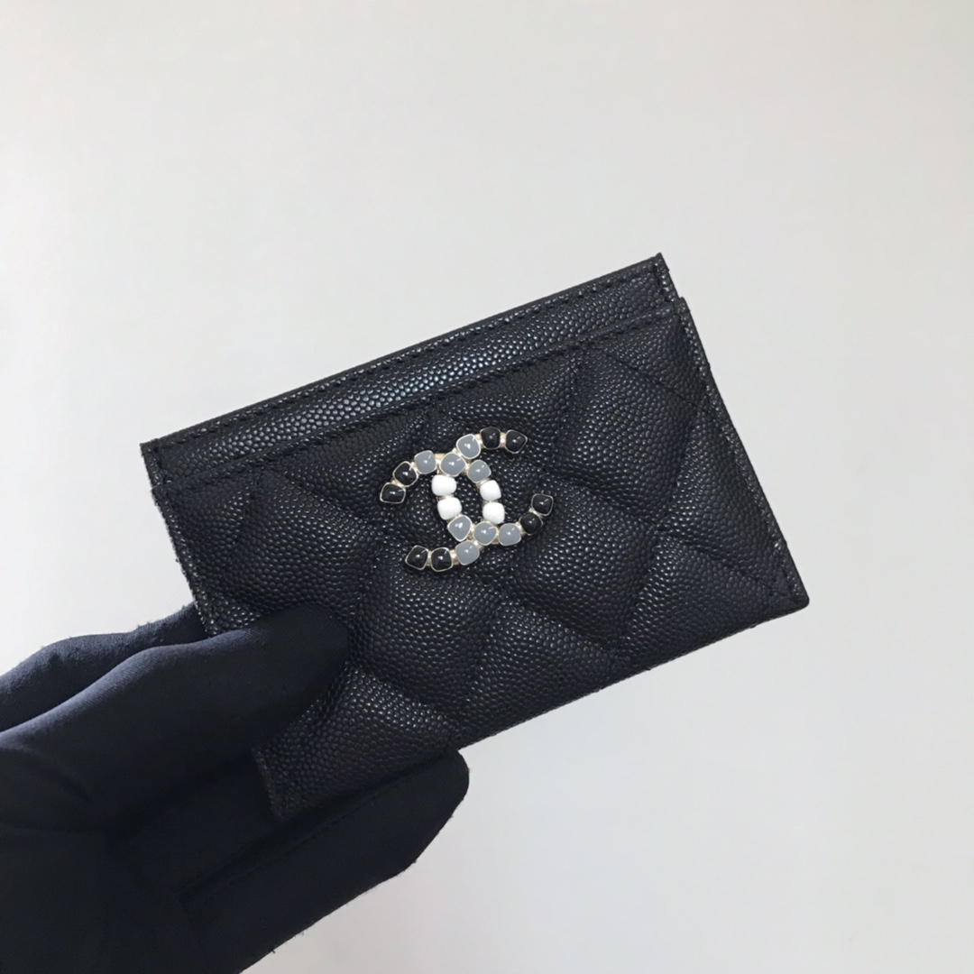 Chanel 卡包菱格纹路 搭配最新款luogo 细节美到淋漓尽致、全套包装 尺寸：11×7.5×1cm