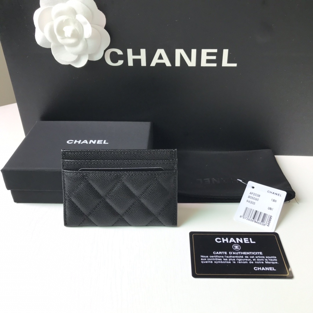 Chanel 卡包菱格纹路 搭配最新款luogo 细节美到淋漓尽致、全套包装 尺寸：11×7.5×1cm