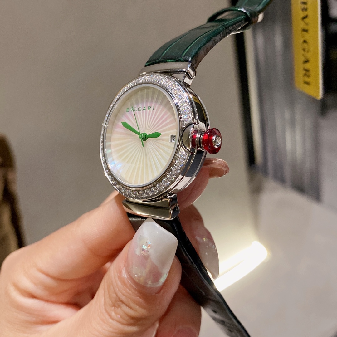 Bvlgari 宝格丽LVCEA系列 大中华限区限定款 祖母绿非常适合夏天的搭配 贝母镭射纹路雕刻面
