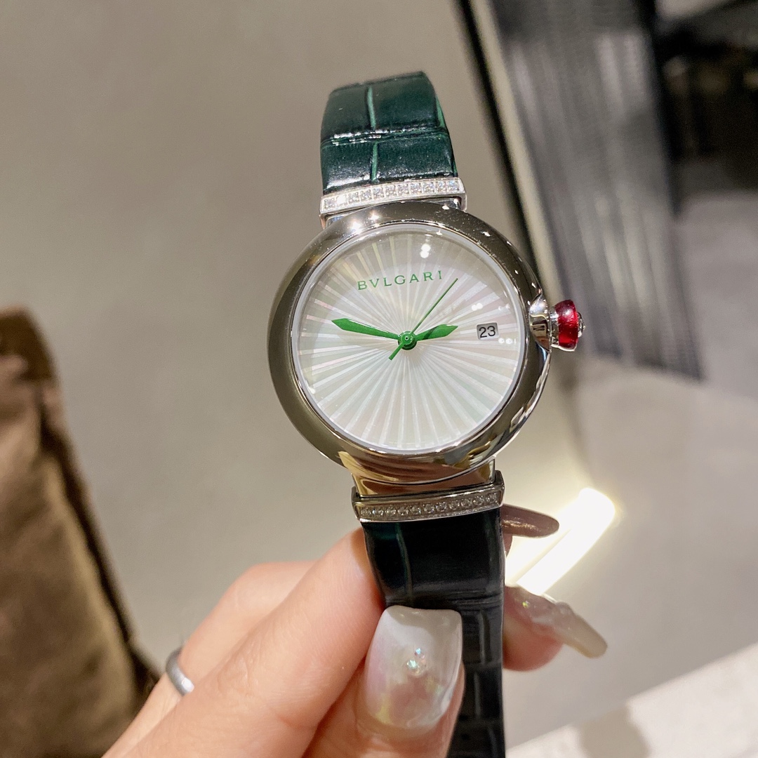 Bvlgari 宝格丽LVCEA系列 大中华限区限定款 祖母绿非常适合夏天的搭配 贝母镭射纹路雕刻面