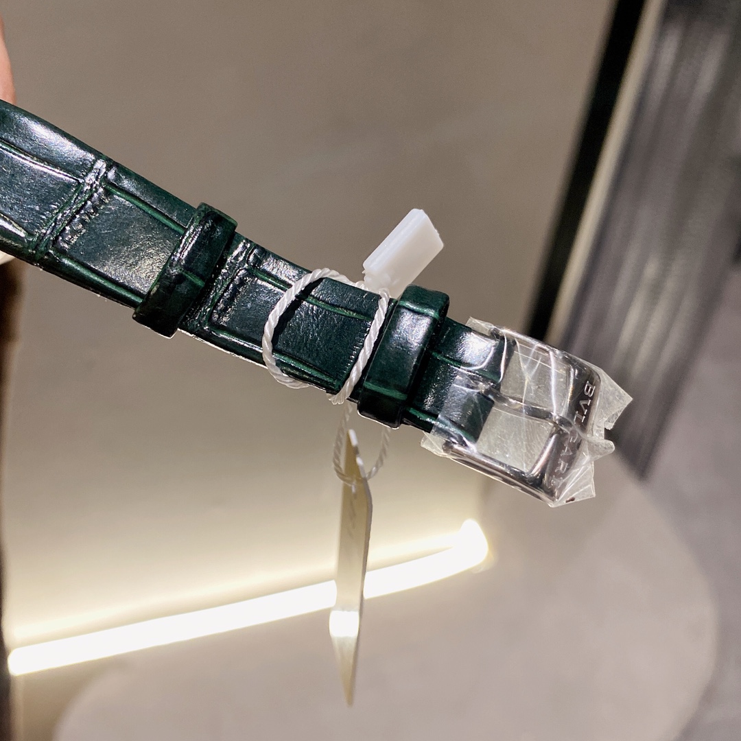 Bvlgari 宝格丽LVCEA系列 大中华限区限定款 祖母绿非常适合夏天的搭配 贝母镭射纹路雕刻面