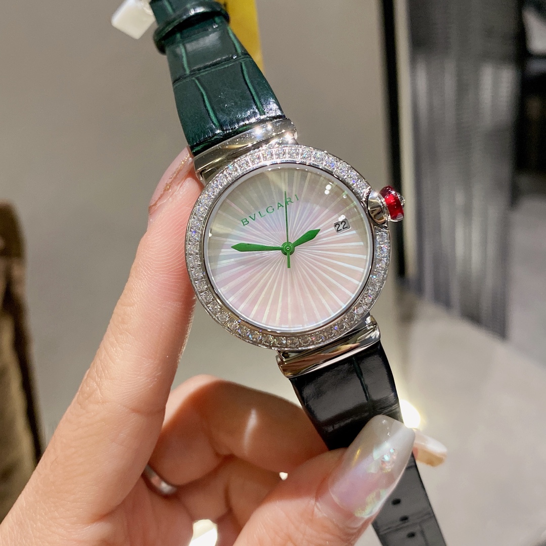 Bvlgari 宝格丽LVCEA系列 大中华限区限定款 祖母绿非常适合夏天的搭配 贝母镭射纹路雕刻面