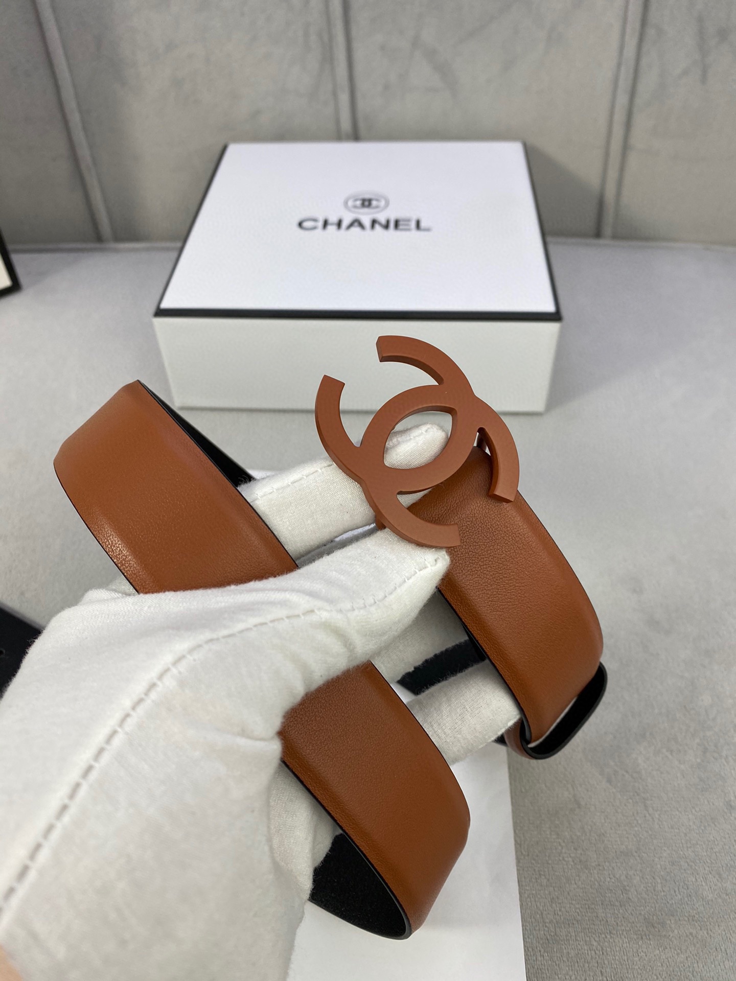  宽度3.0cm Chanel （香奈儿）女士腰带（小牛皮）经典扣头（内侧cnc走光处理）边角手感圆润配