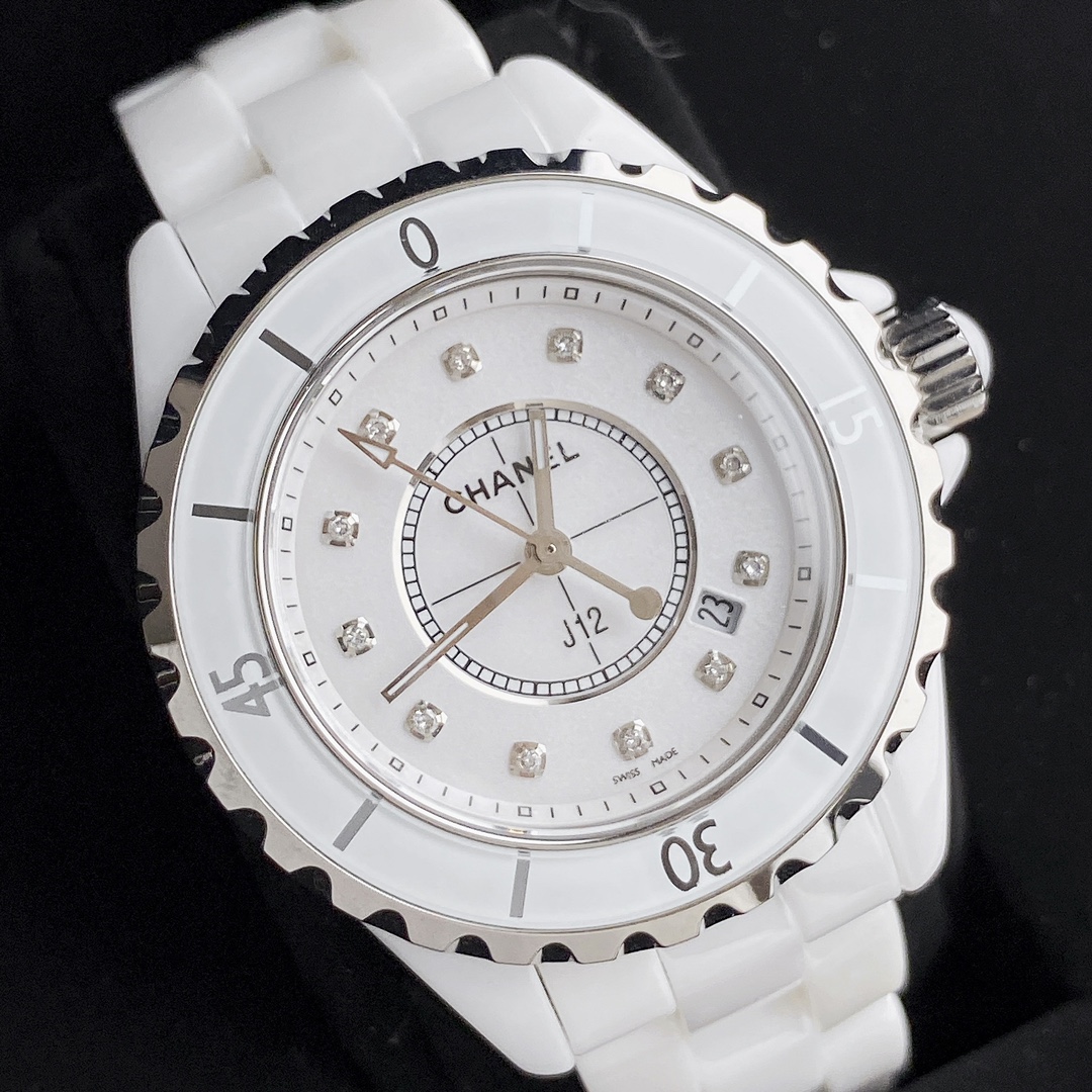 NO:143545,Batch: Full packaging, heavy reappearance!  The diamond-faced model finally lives up to expectations and gets the original channel of J12 not only the case, but also the movement, and everyone can hardly bombard your circle of friends. The spring masterpiece is pushed to beat all the quartz models on the market!  CHANEL J12 series, the counter quality calendar and authentic products are synchronized with 4.5-character vertical font, imported Swiss counter movement same model (zero fault) high-tech precision ceramics with stainless steel screw-in crown, sapphire glass mirror, original quartz movement 33mm size. Triple folding steel buckle waterproof 100 meters with full set of packaging for the counter. No wear and film removal will not affect secondary sales, and can be returned and replaced without artificial damage., chanel, chanel19860909批: 全套包装 重磅再现！钻面款.终于不负众望拿到原厂渠道J12不只是表壳连机芯也是原装的大家可以硬气的轰炸你的朋友圈了开春大作推起来吊打所有市面货色石英款！CHANEL香奈儿J12系列,专柜品质日历与正品同步为4.5字位竖字体,进口瑞士专柜同型号机芯（零故障）高科技精密陶瓷搭配精钢旋入式表冠,蓝宝石玻璃镜面,原装石英机芯33mm尺寸.三重折叠式精钢表扣防水100米配专柜全套包装.无佩戴无拆膜不影响二次销售的情况下均可退换非人为损坏免费保修.,,chanel,chanel,Watch