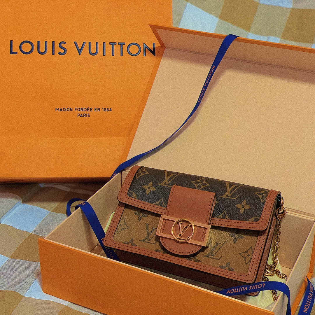 Louis Vuitton LV Dauphine Top
 Crossbody & Shoulder Bags Chains M68746