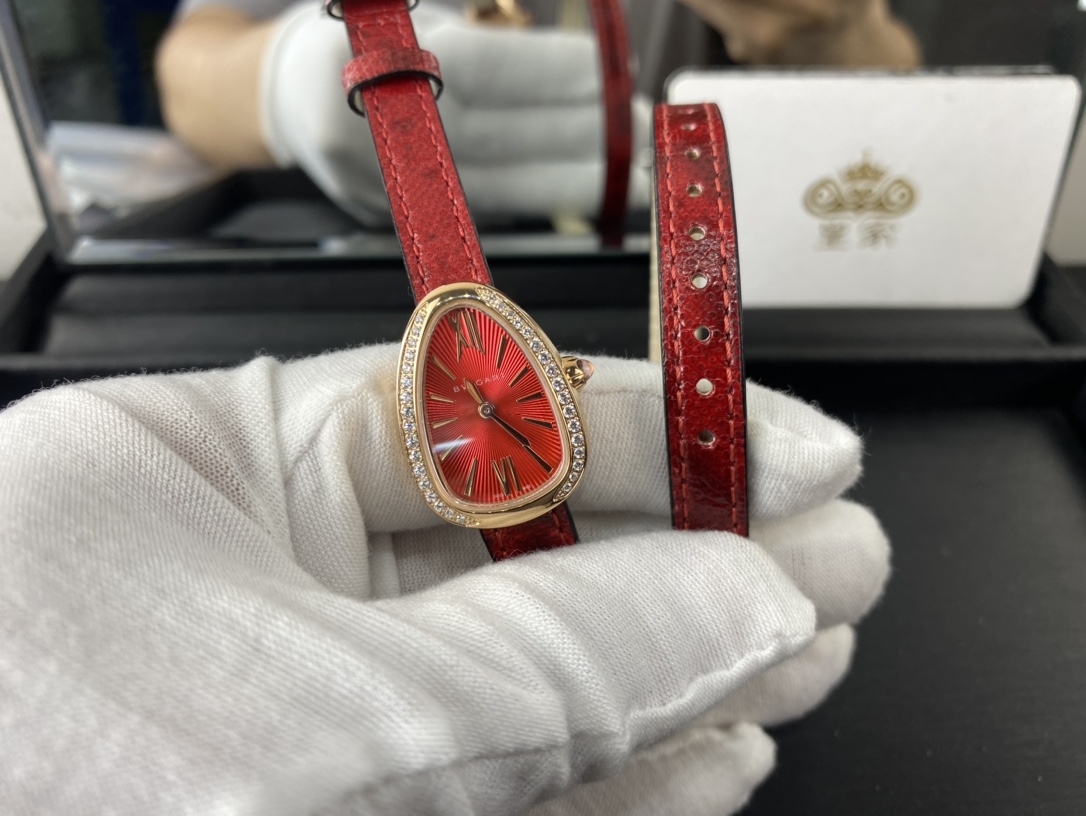 Bvlgari 皇家 宝格丽SERPENTI系列女表