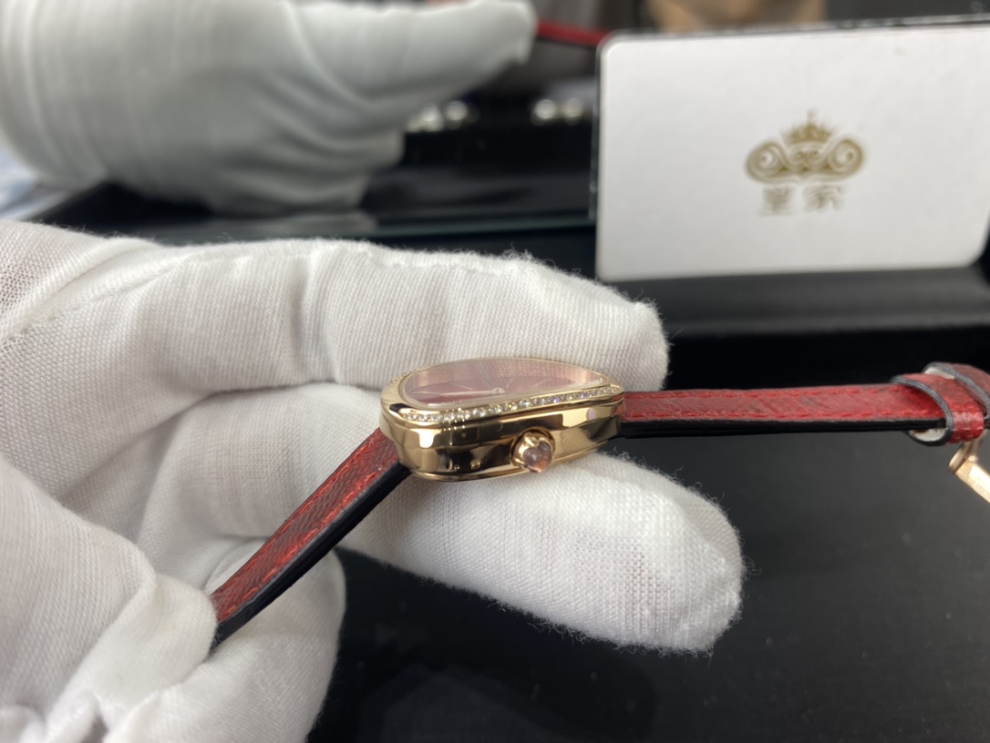 Bvlgari 皇家 宝格丽SERPENTI系列女表
