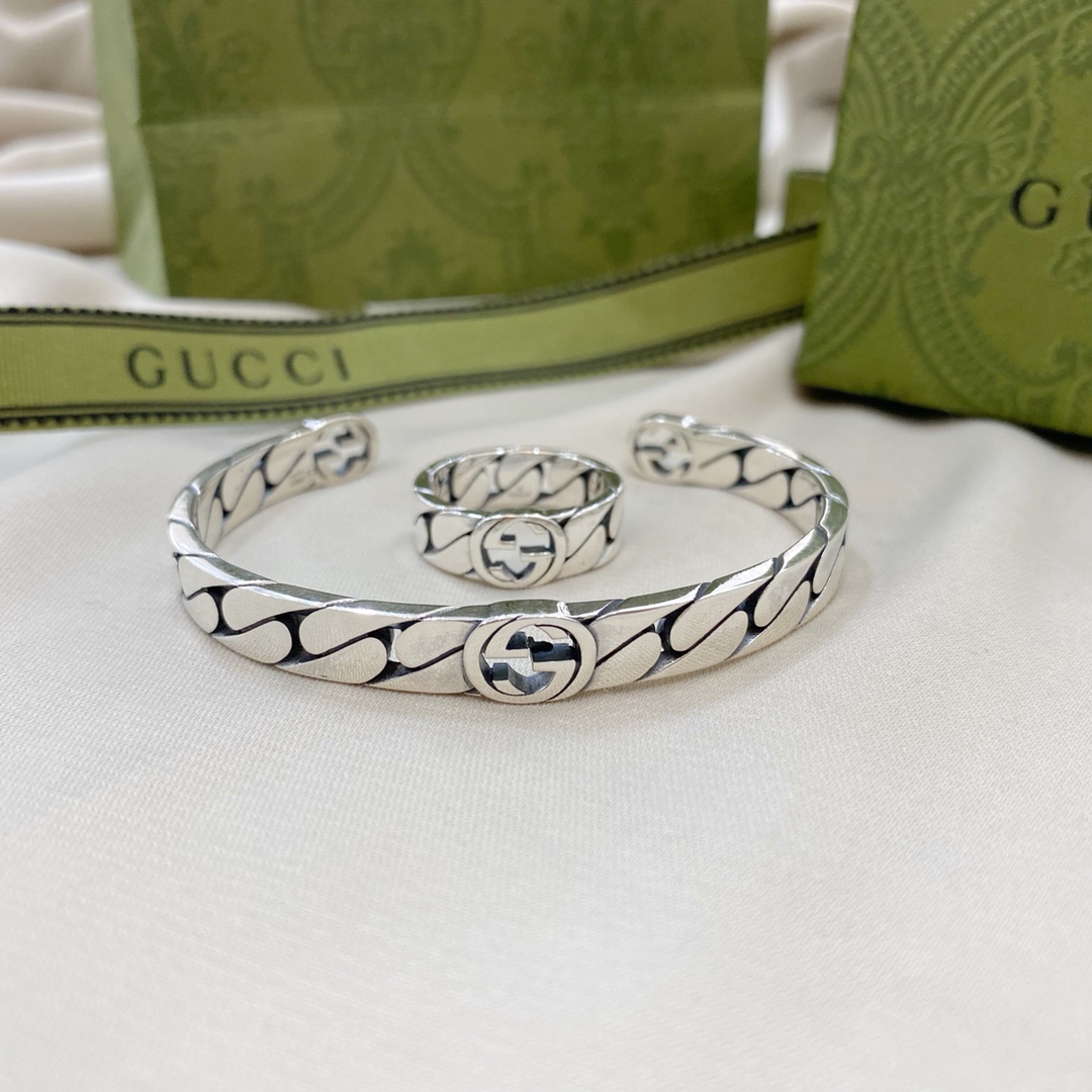 NO:101897,Ring P bracelet, new today [Gucci Ring Gucci Bracelet] Gucci new sterling silver interlocking double wide version bracelet ring Size 12# 14# 16# 18# 20# 22# 24#, Gucci bracelet Gucci ring, gucci, gucci, ring, bracelet, pure silver19860909戒指p手镯 今日上新【古驰戒指古驰手镯】 Gucci古驰新款纯银互扣式双宽版手镯戒指 尺寸12# 14# 16# 18# 20# 22# 24#,古驰手镯古驰戒指,gucci,gucci,ring,bracelet,pure silver,Jewelry
