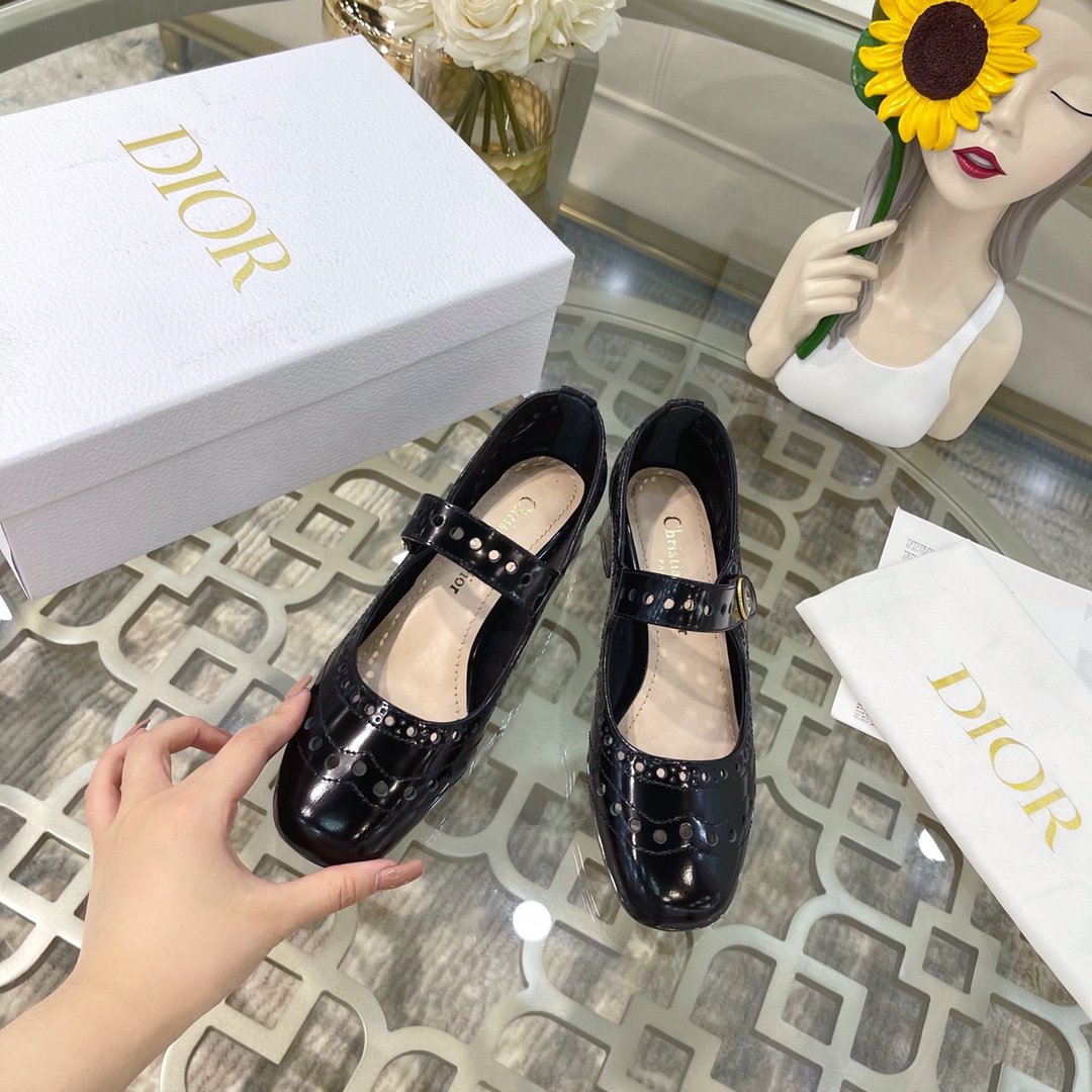 Dior 2022 Haute Couture Boucle en métal avec lettres Mary Janes Talon épais Nœud Bout carré Exclusivité mondiale Premier choix du marché