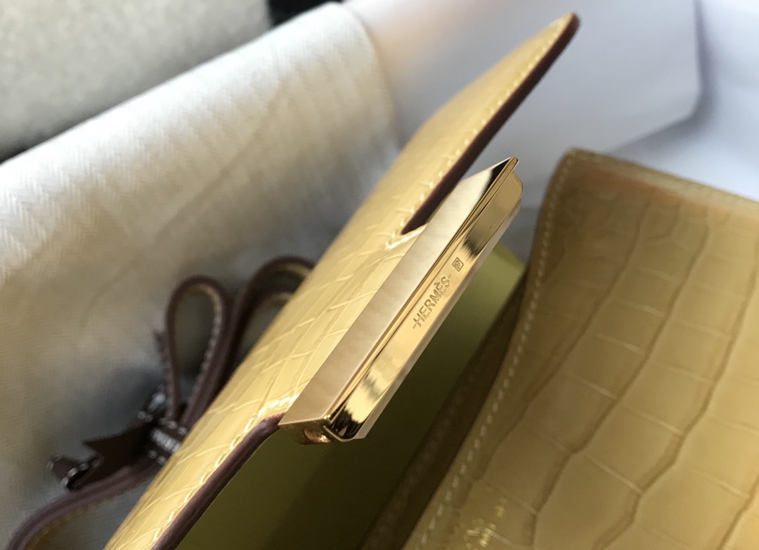 Hermès Constance 18 Alligator Leather Shoulder Bag - Milk Apricot, Gold Hardware 7 i1619352055 857 6