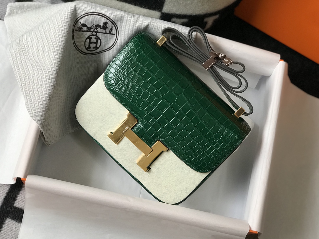 Hermès Constance Emerald Alligator Handbag, 18cm/23cm, Gold Hardware 2 i1619354225 1274 1