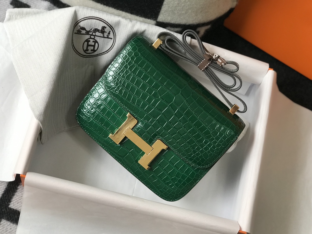 Hermès Constance Emerald Alligator Handbag, 18cm/23cm, Gold Hardware 3 i1619354225 3327 2