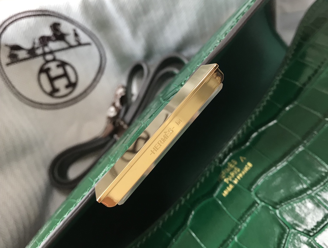 Hermès Constance Emerald Alligator Handbag, 18cm/23cm, Gold Hardware 6 i1619354225 4739 5