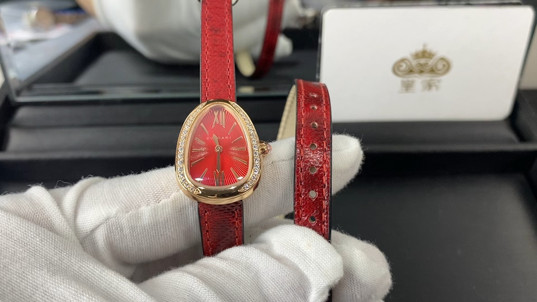 Bvlgari 皇家 宝格丽SERPENTI系列女表