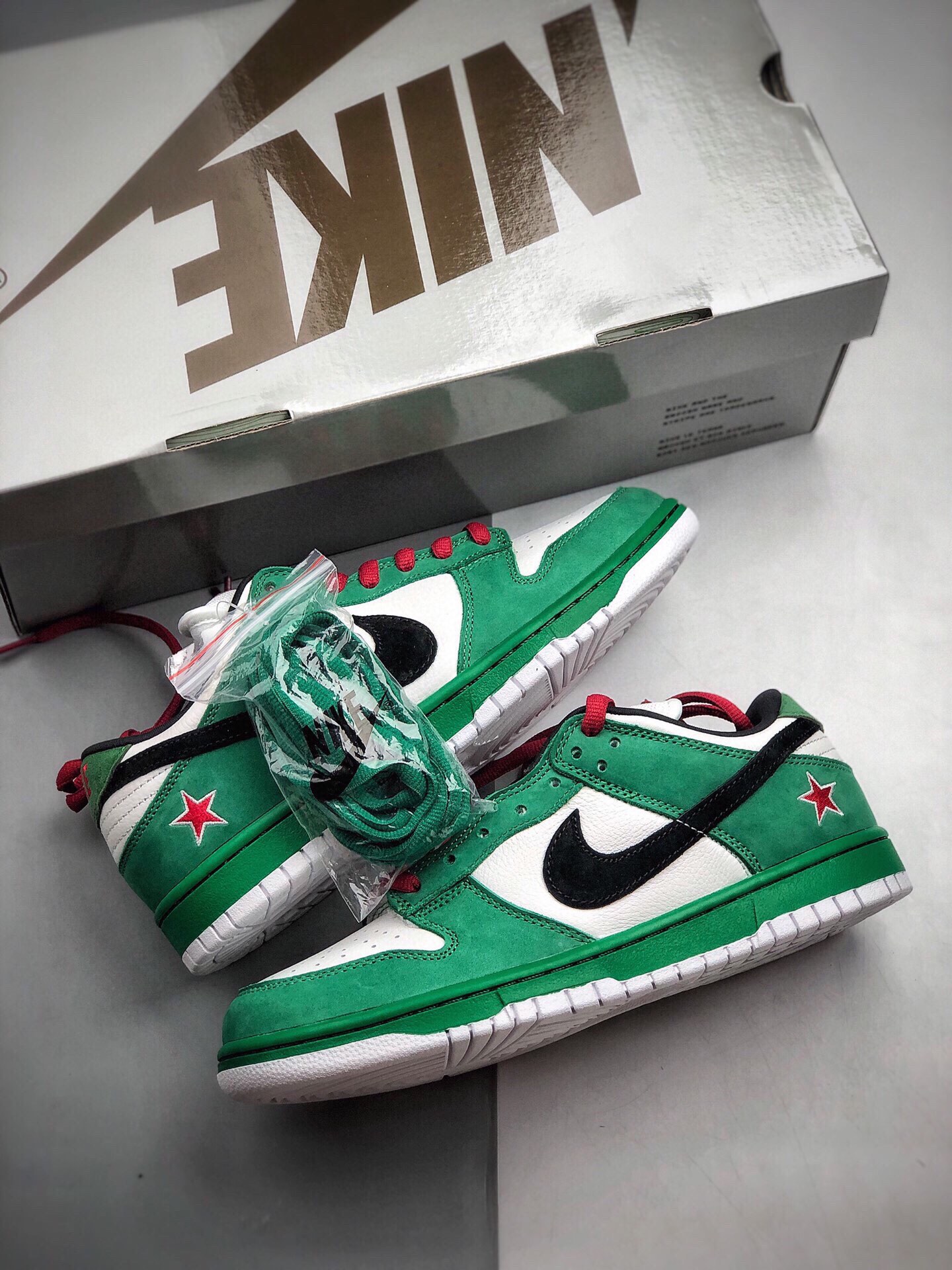 350  耐克SB 板鞋 喜力啤酒 喜力联名款 绿黑色 Nike SB DuNIKE Low Pro SB “Heineken”  304292-302