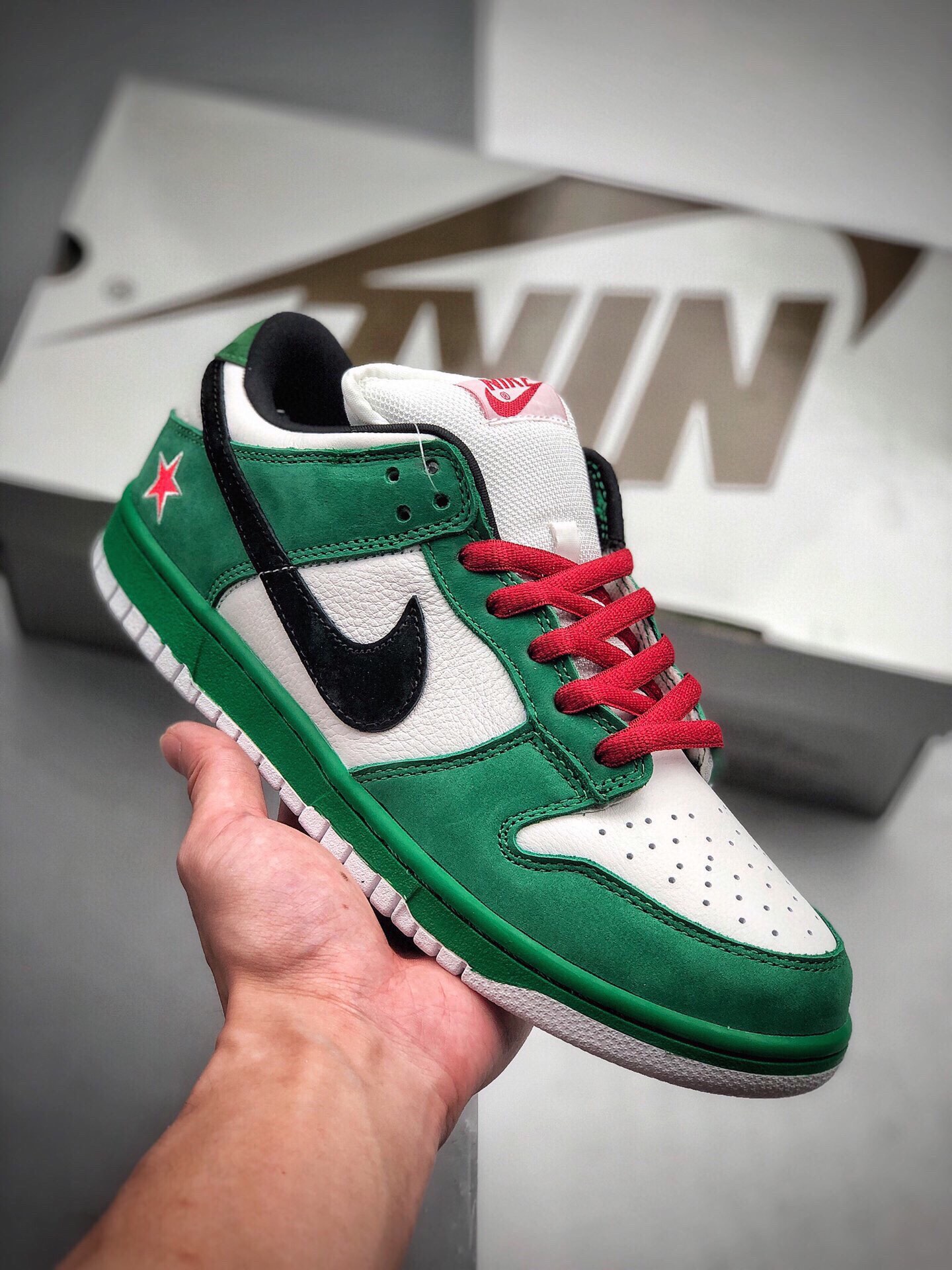 350  耐克SB 板鞋 喜力啤酒 喜力联名款 绿黑色 Nike SB DuNIKE Low Pro SB “Heineken”  304292-302