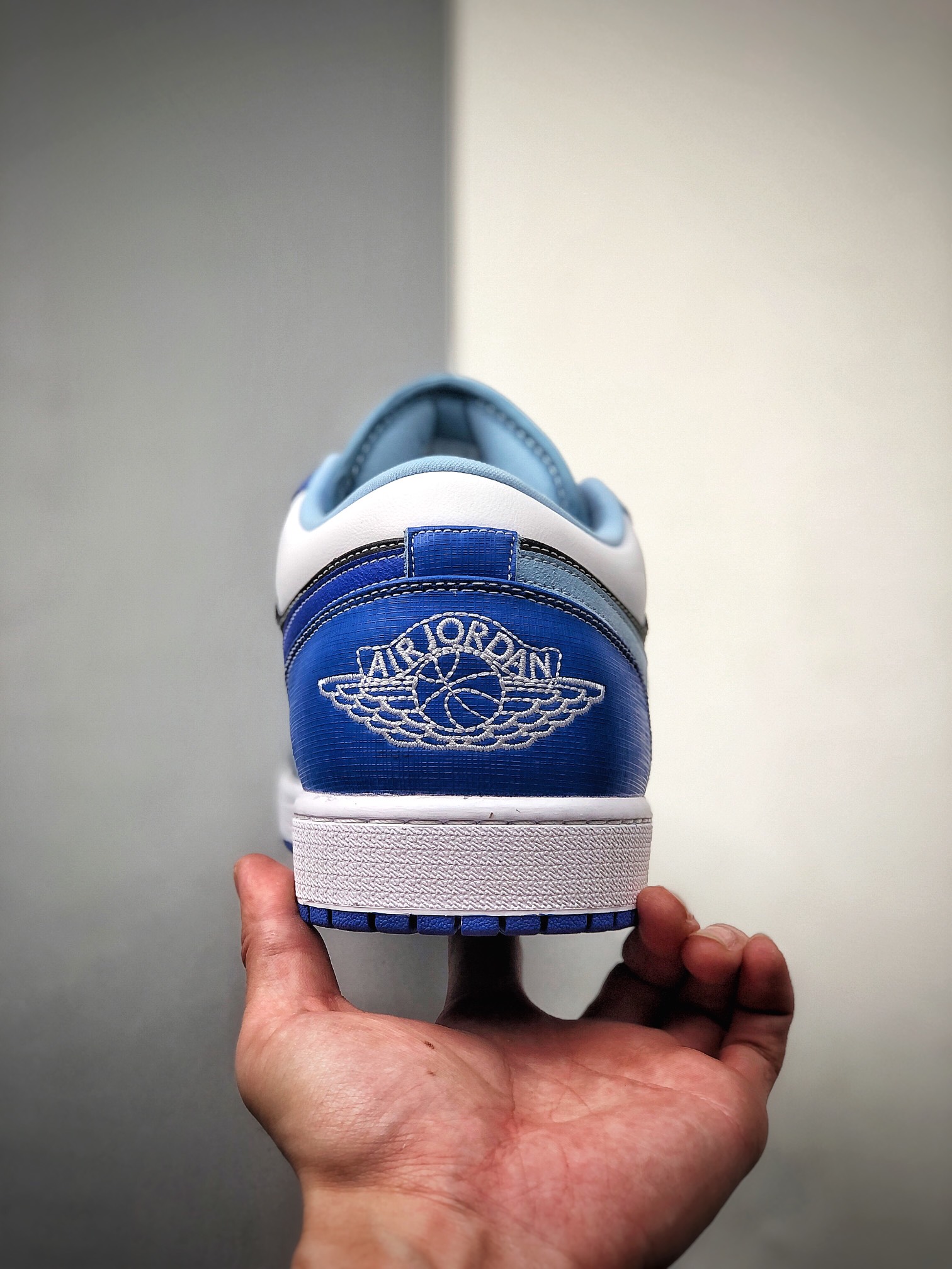 220  Air Jordan 1 Low 低帮 白蓝黑 AJ1 乔丹1代 aj1 乔1 低邦 白蓝黑 乔丹篮球鞋系列  DH0206-400