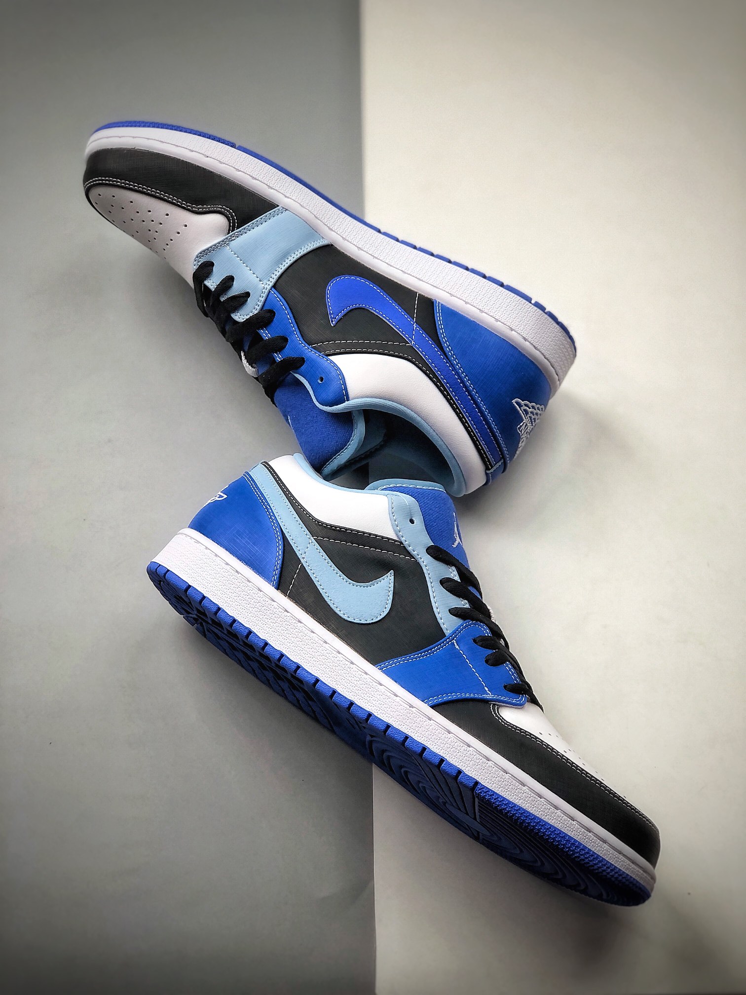 220  Air Jordan 1 Low 低帮 白蓝黑 AJ1 乔丹1代 aj1 乔1 低邦 白蓝黑 乔丹篮球鞋系列  DH0206-400