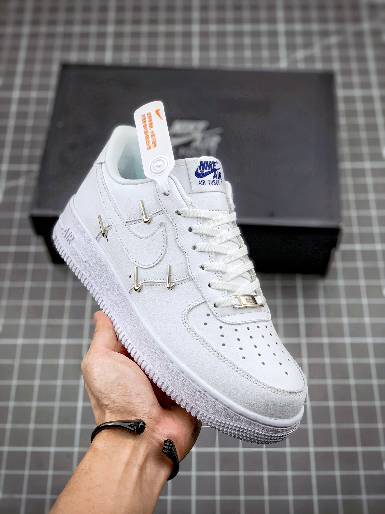 Wmns Air Force 1' 07 LX "Chrome Swooshes White" con cuatro swooshes, zapatilla de skate casual de caña baja de la Fuerz…