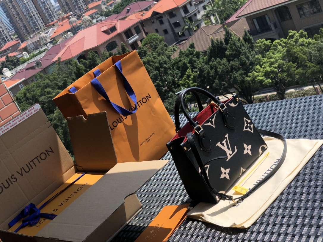 🌼 m45659尺寸25-19-11.5㎝ 被L*V疯狂迷住的粉丝们注意了，出新款小号onthego 了