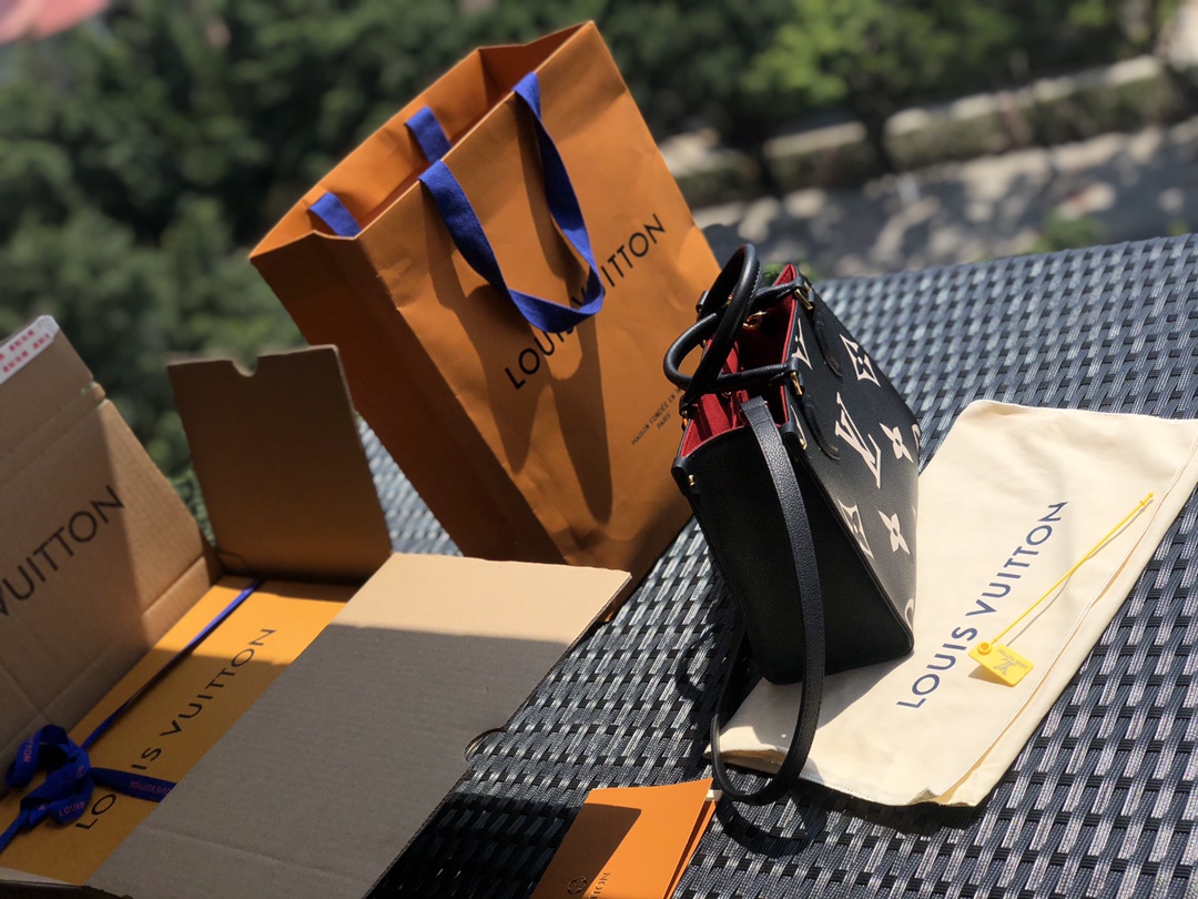 🌼 m45659尺寸25-19-11.5㎝ 被L*V疯狂迷住的粉丝们注意了，出新款小号onthego 了