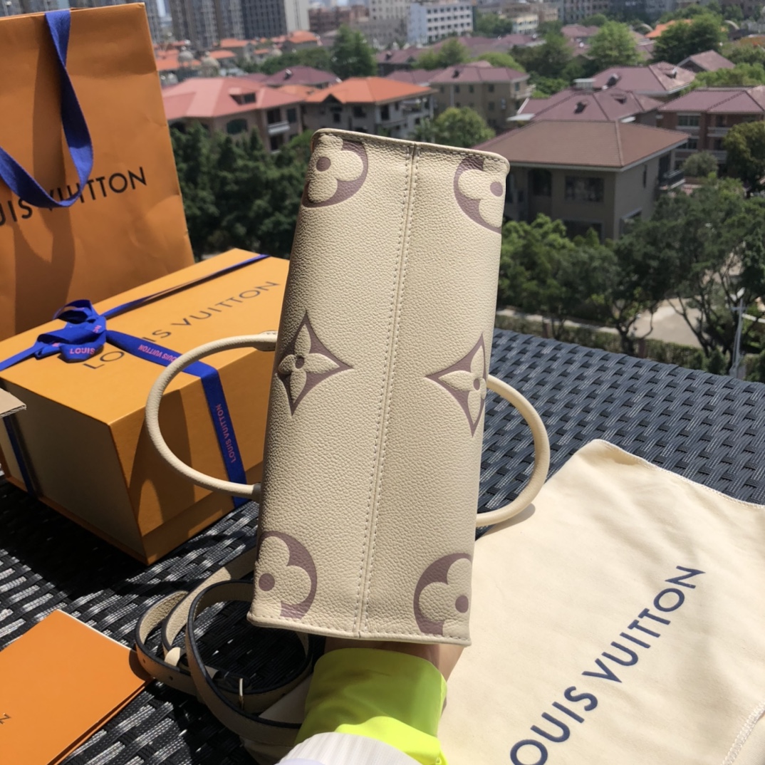 🌼 m45654尺寸25-19-11.5㎝新款小号onthego 奶白色 ，我们的产品坚持自然光线下实拍