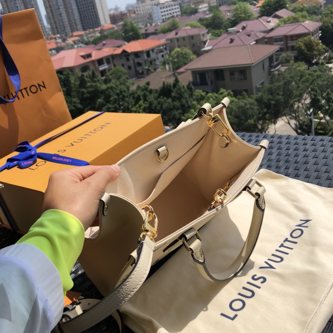 🌼 m45654尺寸25-19-11.5㎝新款小号onthego 奶白色 ，我们的产品坚持自然光线下实拍