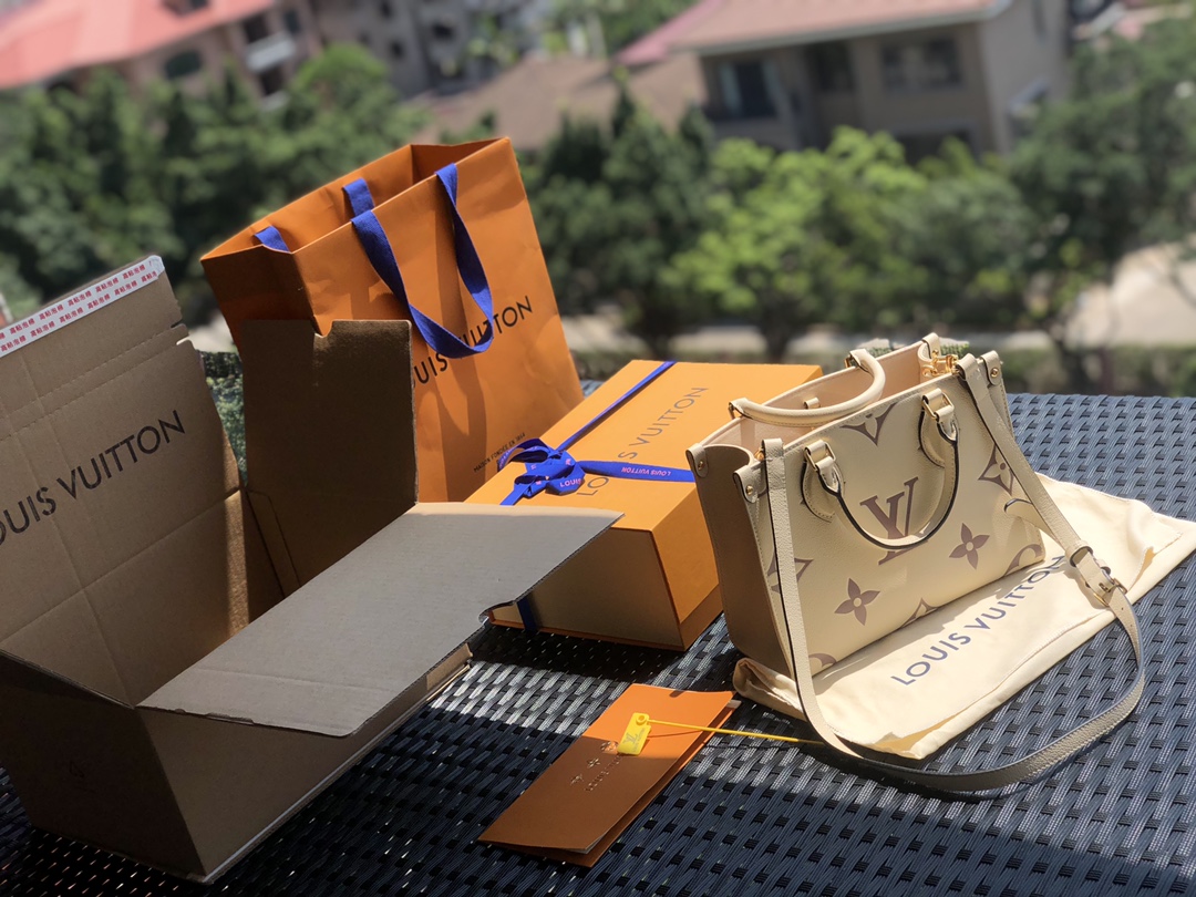 🌼 m45654尺寸25-19-11.5㎝新款小号onthego 奶白色 ，我们的产品坚持自然光线下实拍