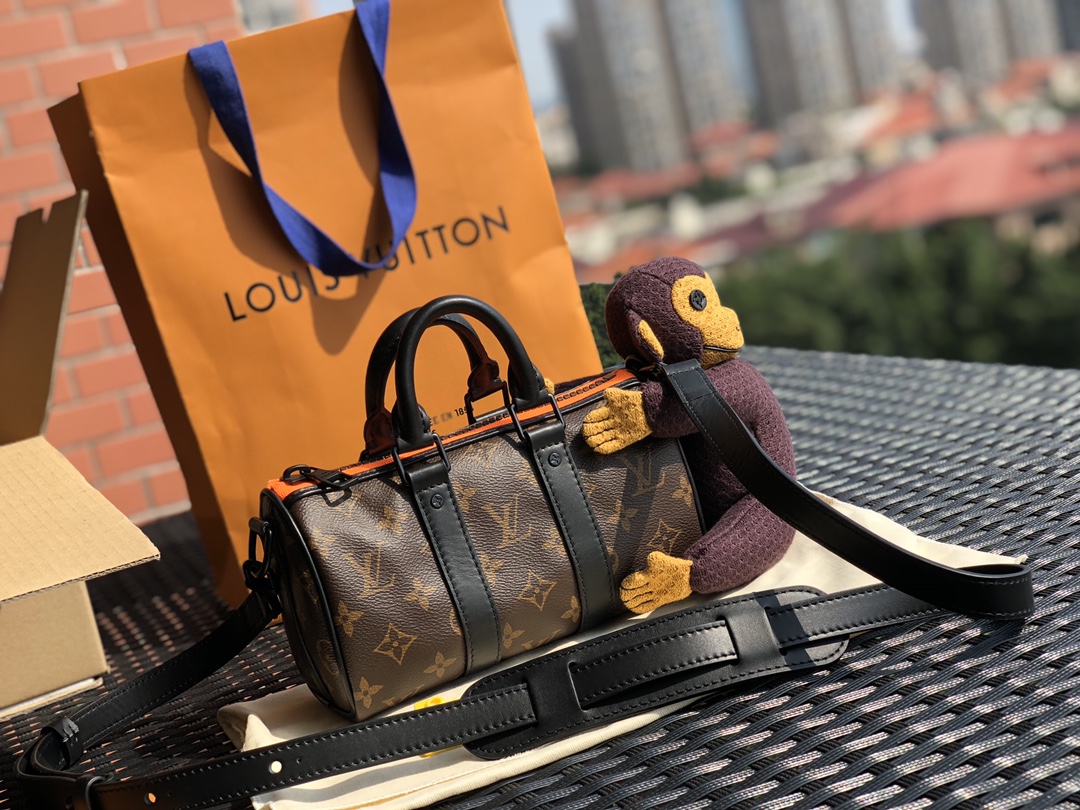 🌼 m80118 尺寸21-12-9㎝ 正宗的好货！出自香港贸易渠道！抱抱猴包到货了，席卷时尚圈的迷你「