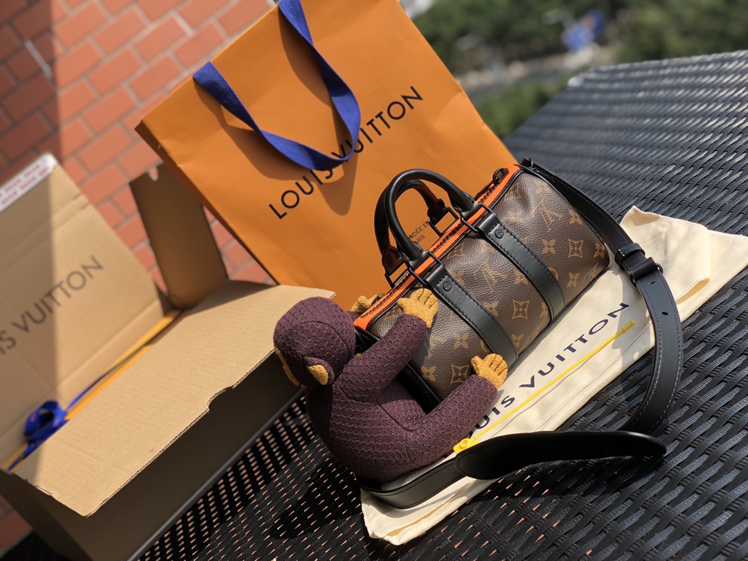 🌼 m80118 尺寸21-12-9㎝ 正宗的好货！出自香港贸易渠道！抱抱猴包到货了，席卷时尚圈的迷你「