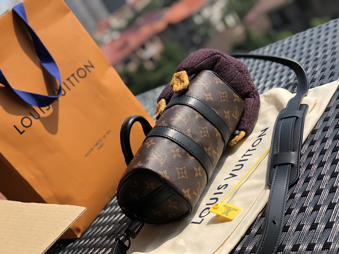 🌼 m80118 尺寸21-12-9㎝ 正宗的好货！出自香港贸易渠道！抱抱猴包到货了，席卷时尚圈的迷你「