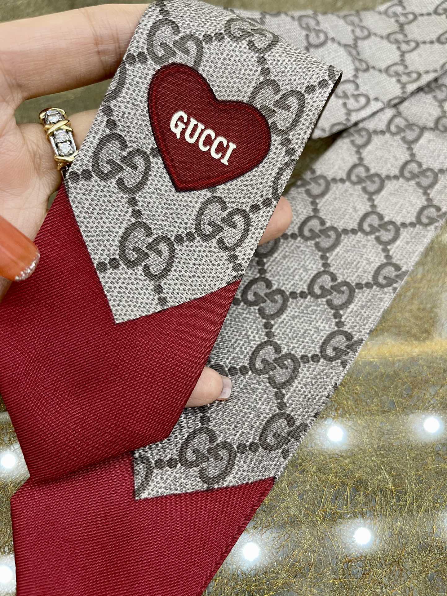 GUCCI古驰100%真丝情人节限量爱心丝带