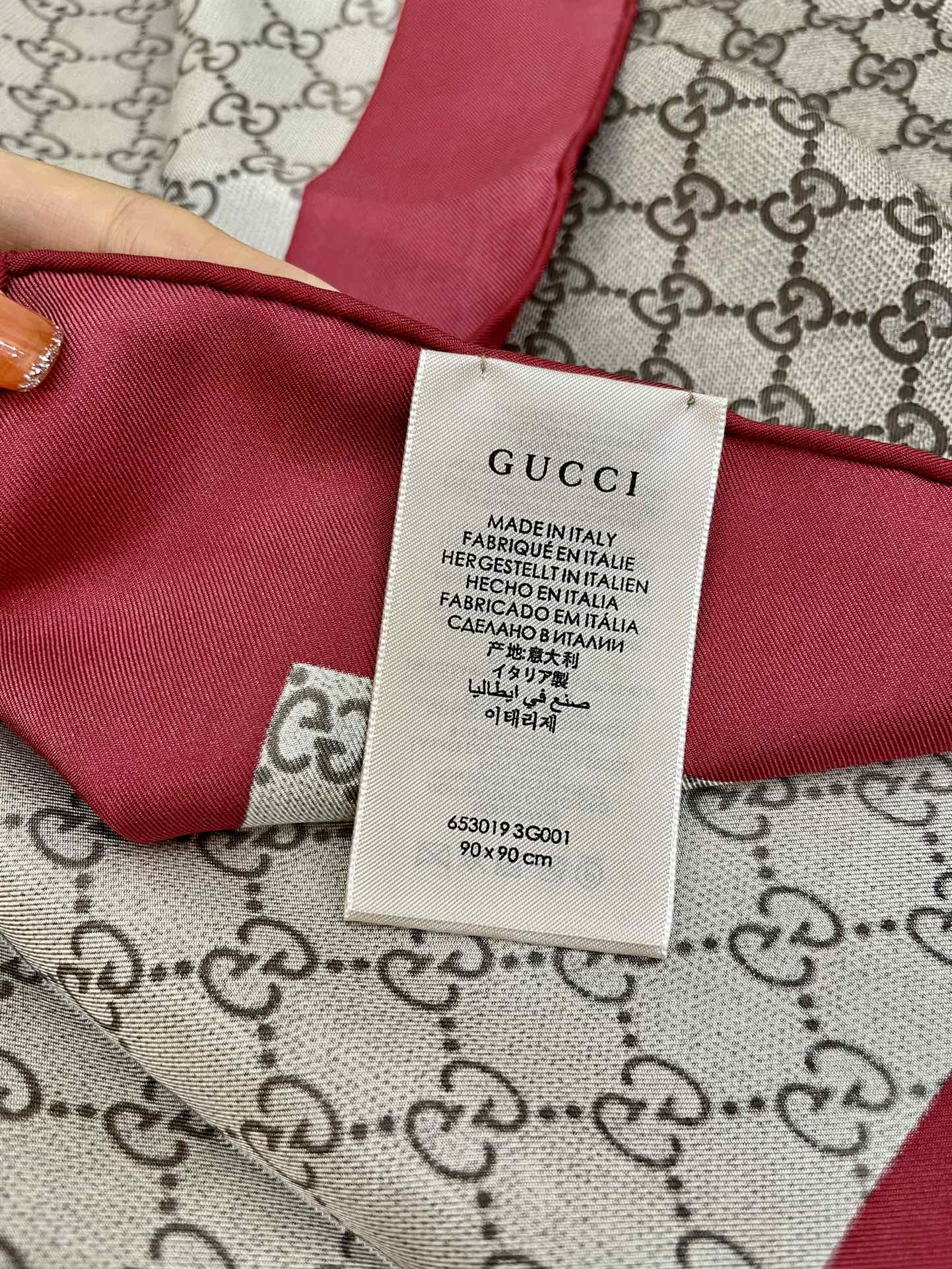 GUCCI古驰100%真丝情人节限量爱心方巾
