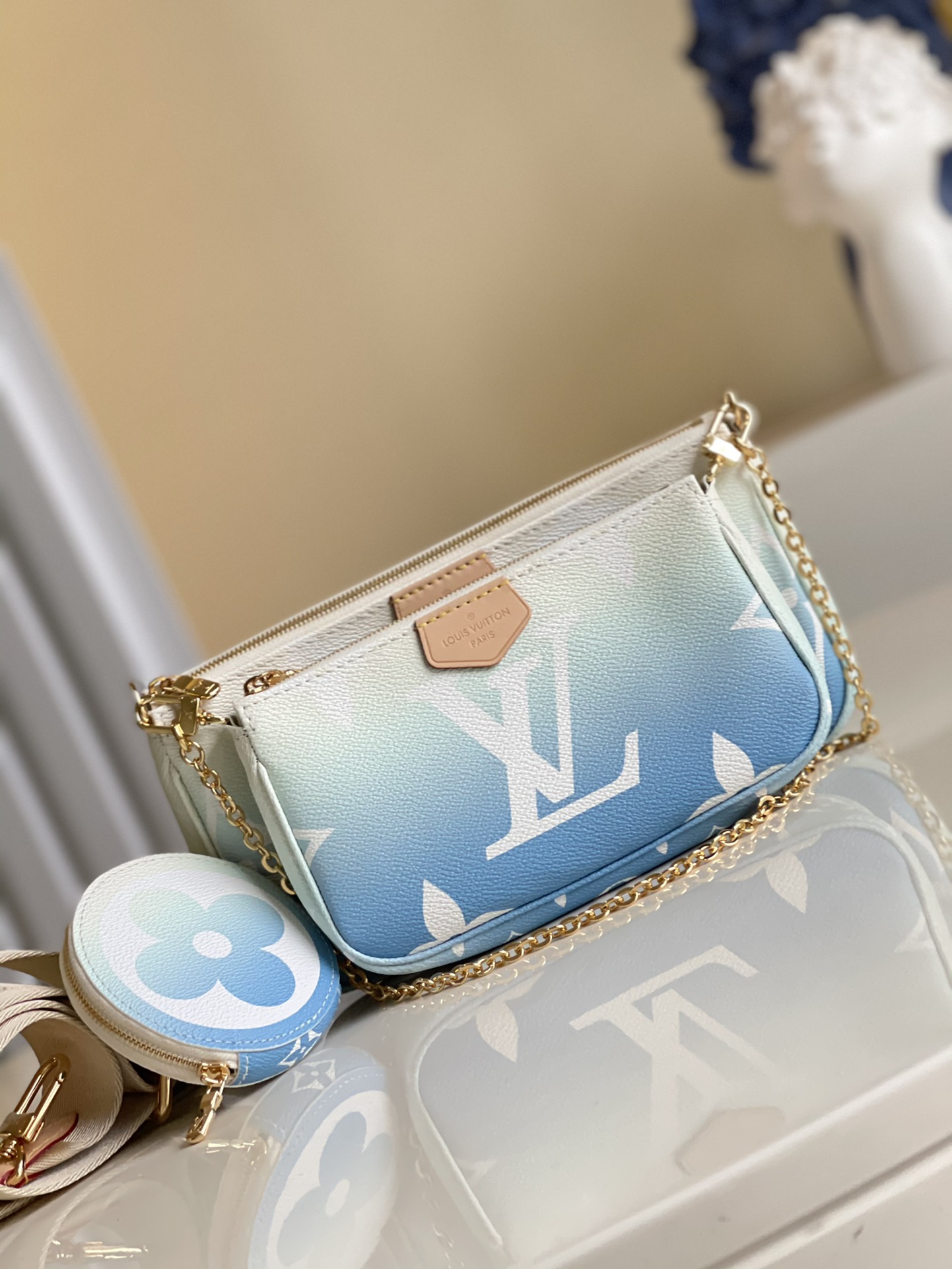 NO:397236,【M57633 Blue】Multi Pochette Accessoires handbags made with Monogram Giant canvas. A variety of clutch and round zipper coin bags. Adjustable jacquard straps are written. Louis Vuitton Malletier. Available short shoulder or crossbody experience. Removable chain brings handheld or shoulder choices. size24x13.5x4cm s.,LV【Original leather】,louis vuitton,louis vuitton,handbag19860909【M57633蓝色】Multi Pochette Accessoires 手袋以 Monogram Giant 帆布打造手袋 手拿包和圆形拉链零钱袋的多变组合 可调节提花肩带抒写 Louis Vuitton Malletier 字样 实现短肩背或斜挎体验 可拆卸链条带来手拎或肩背选择 size24x13.5x4cm s.,LV【原厂皮】,louis vuitton,louis vuitton,handbag,Bag