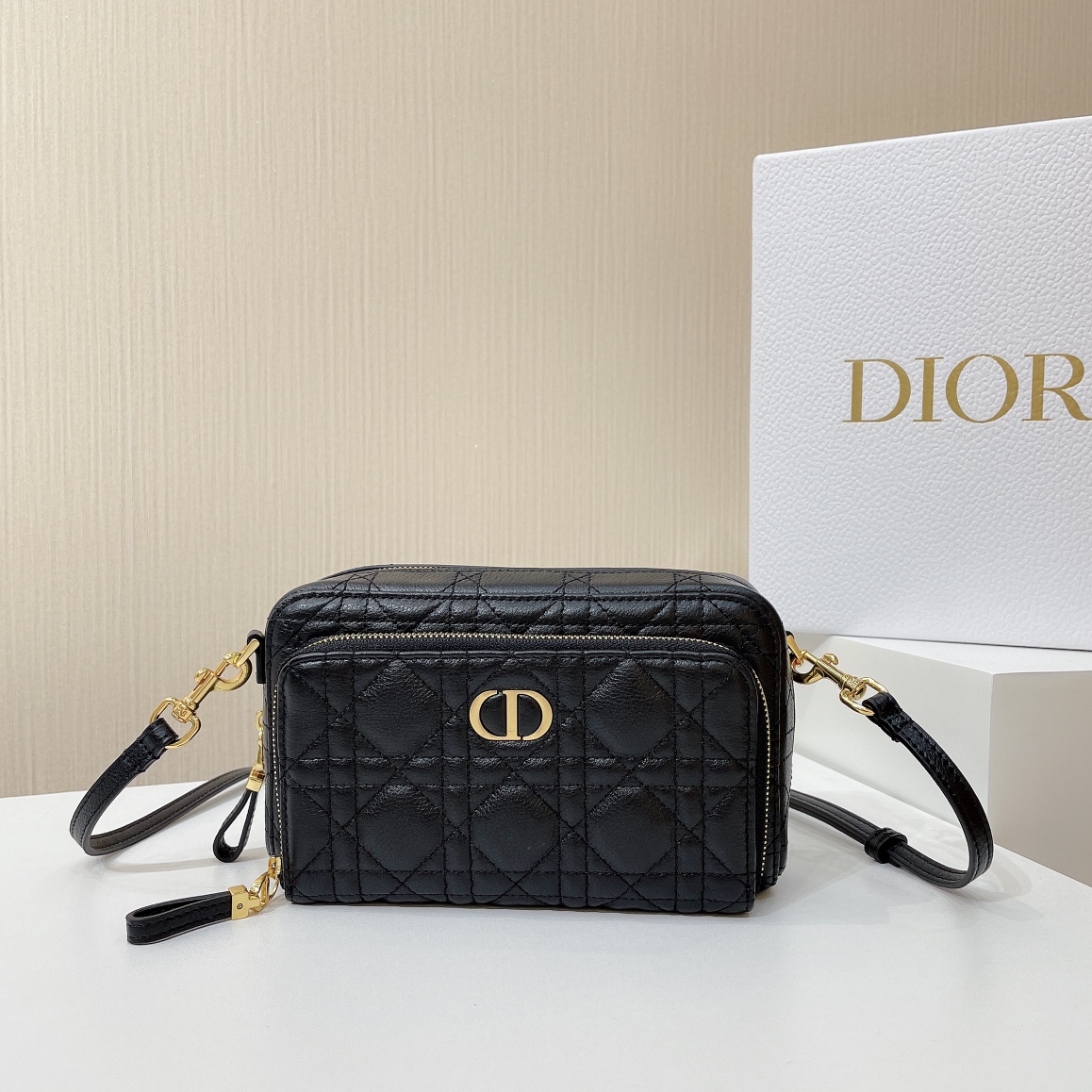 DIOR Caro сумка через плечо из кожи с каннеле, два отделения