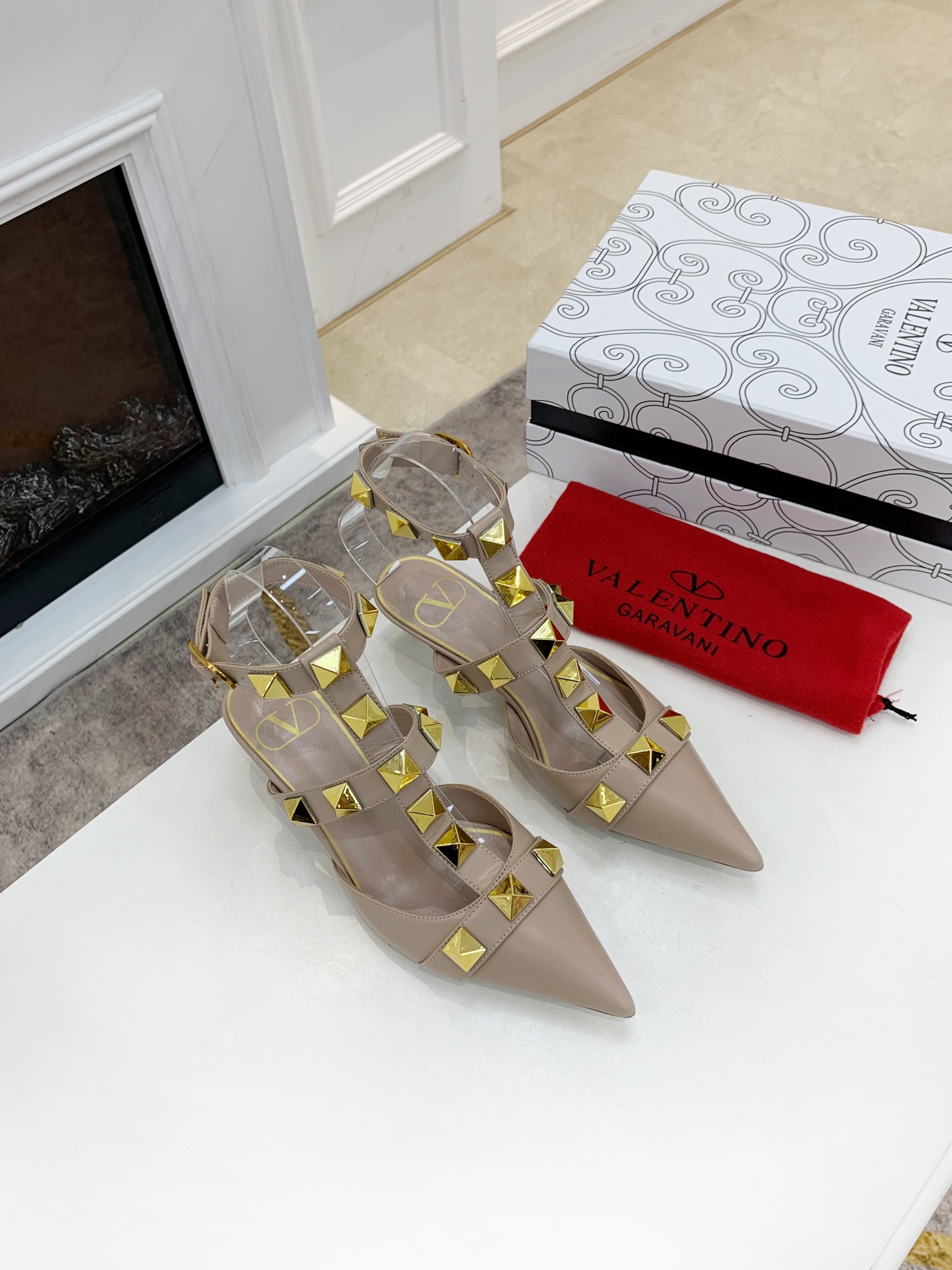 Valentino Valentino primavera y verano nuevos zapatos remachados en el nuevo ------- ¡------- último