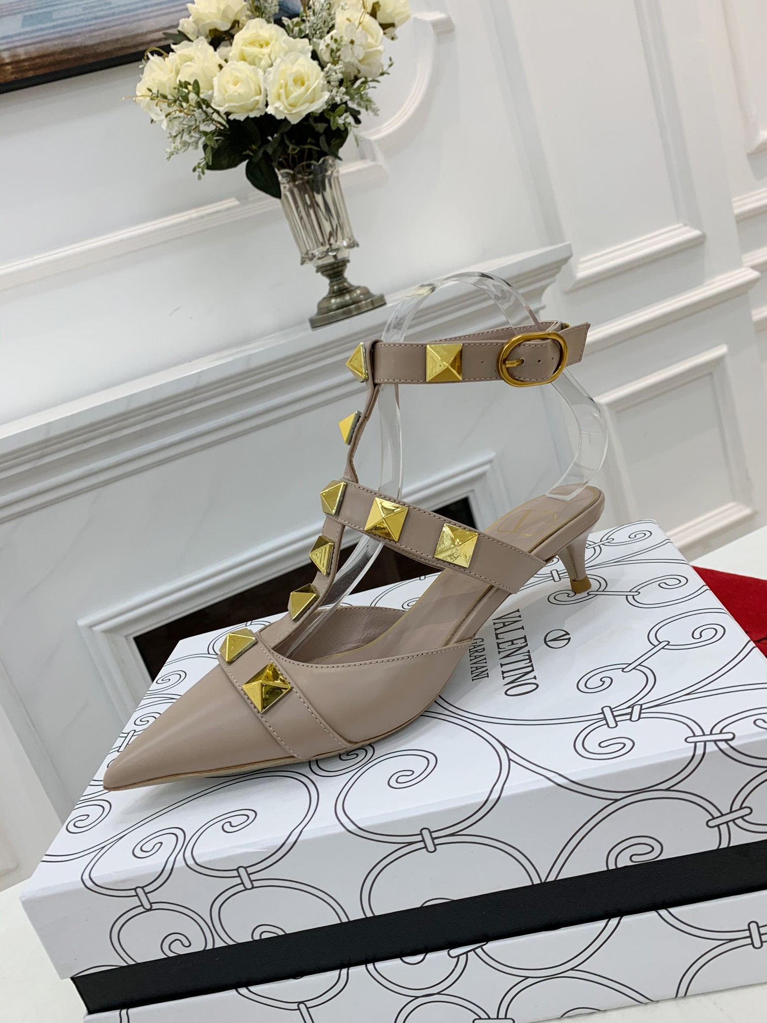 Valentino Valentino primavera y verano nuevos zapatos remachados en el nuevo ------- ¡------- último