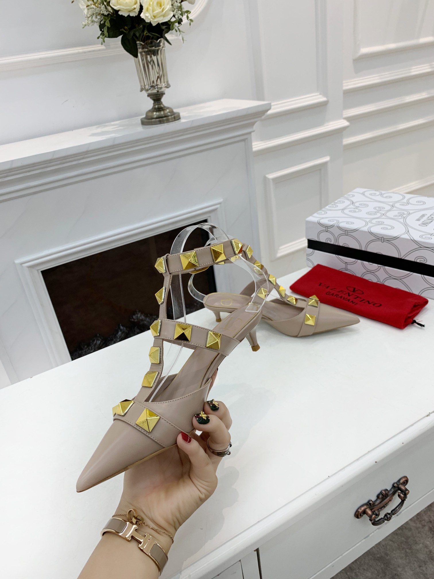 Valentino Valentino primavera y verano nuevos zapatos remachados en el nuevo ------- ¡------- último